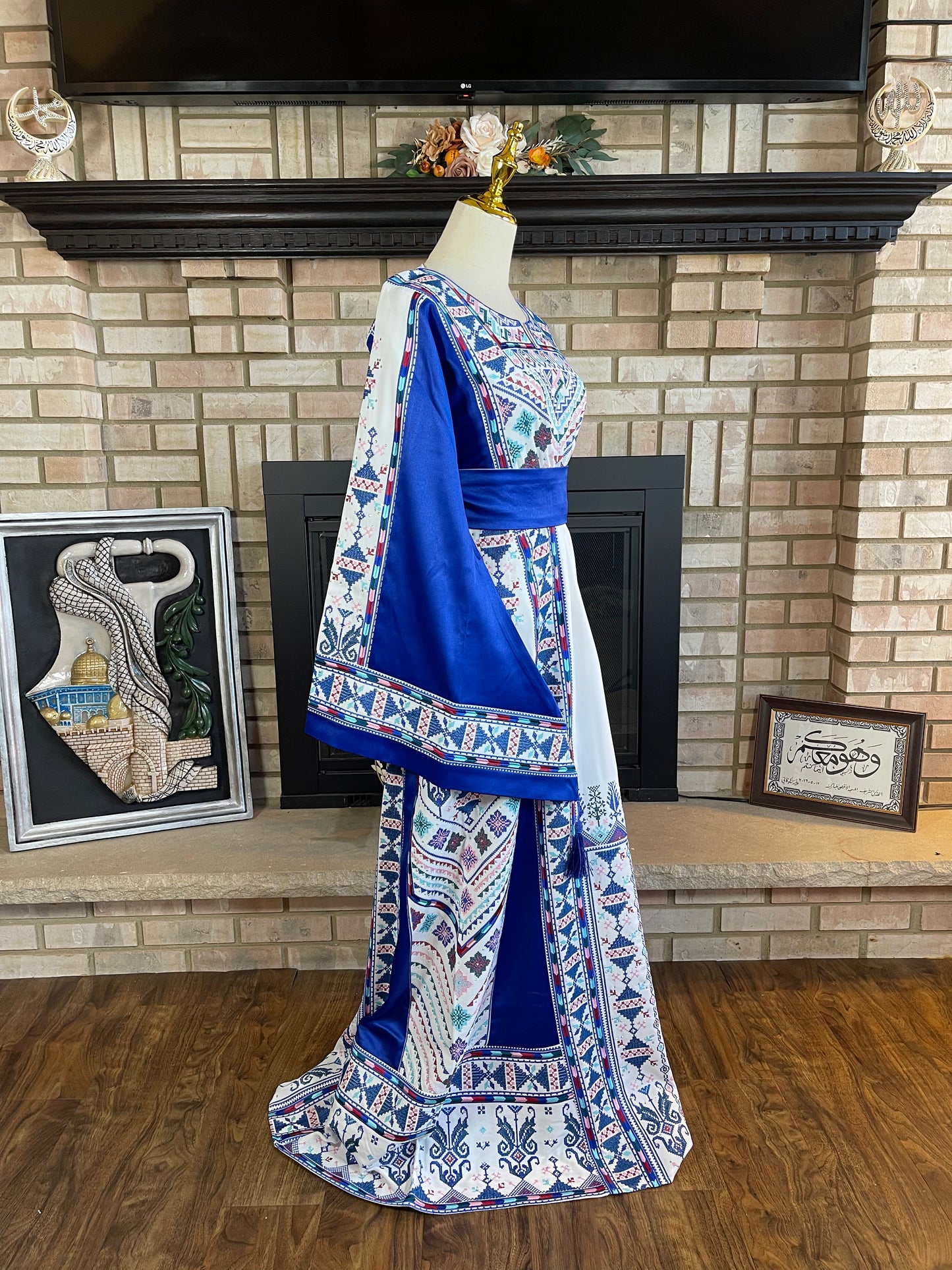 White/Blue Akka Thobe