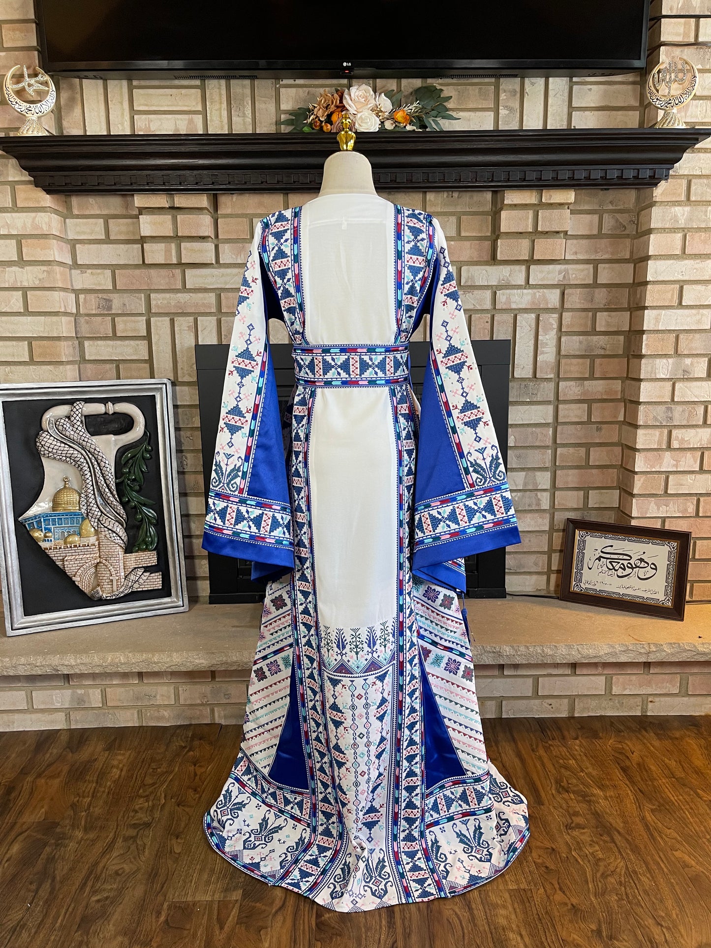 White/Blue Akka Thobe