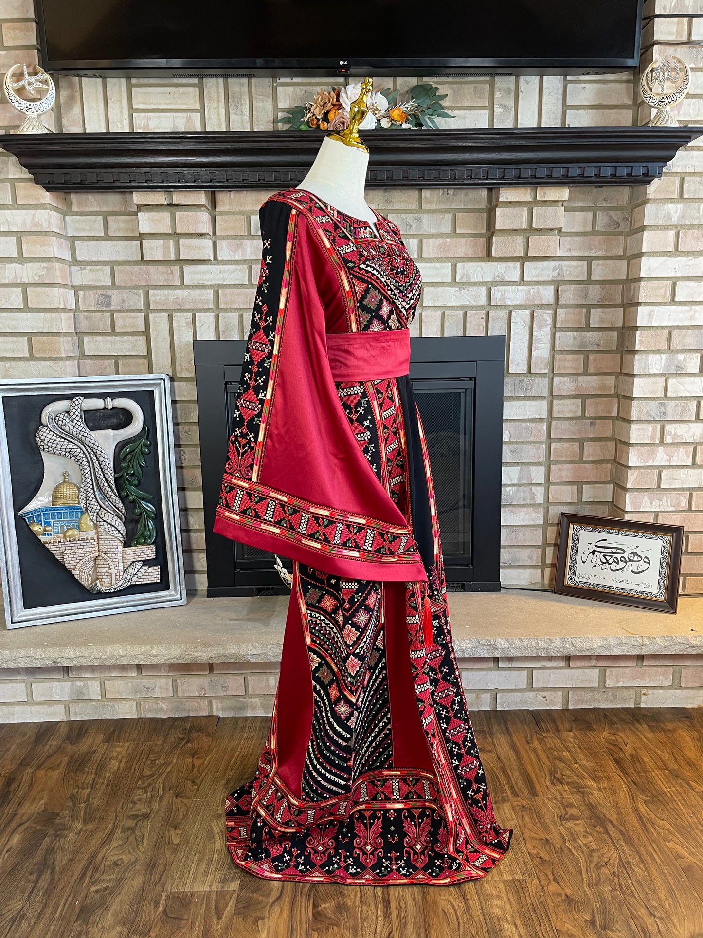 Black/Red Akka Thobe