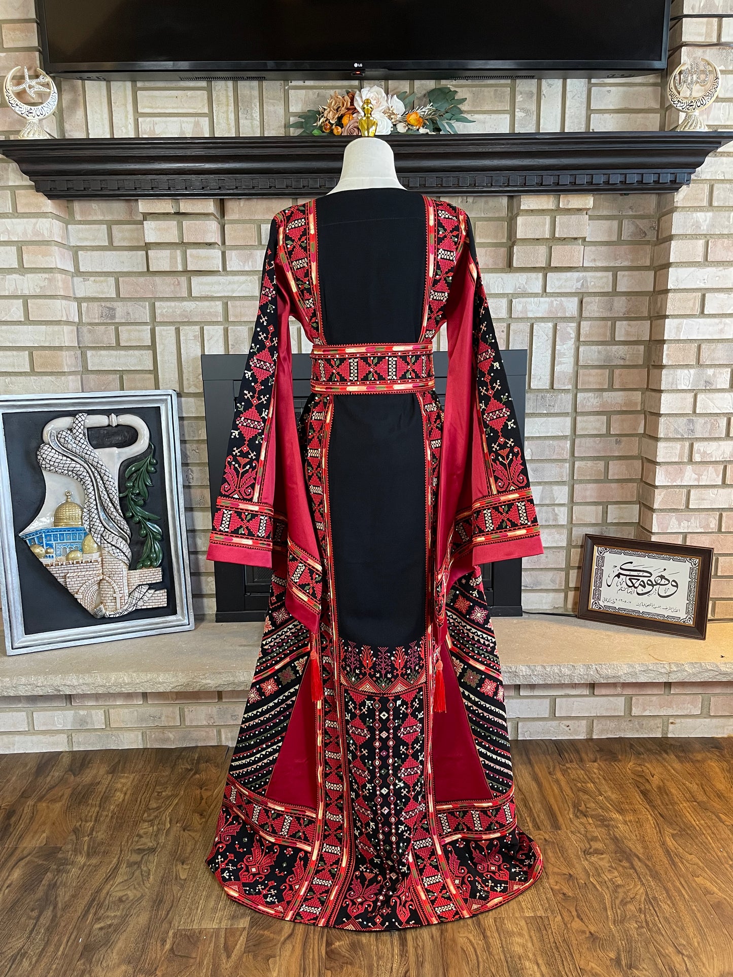 Black/Red Akka Thobe