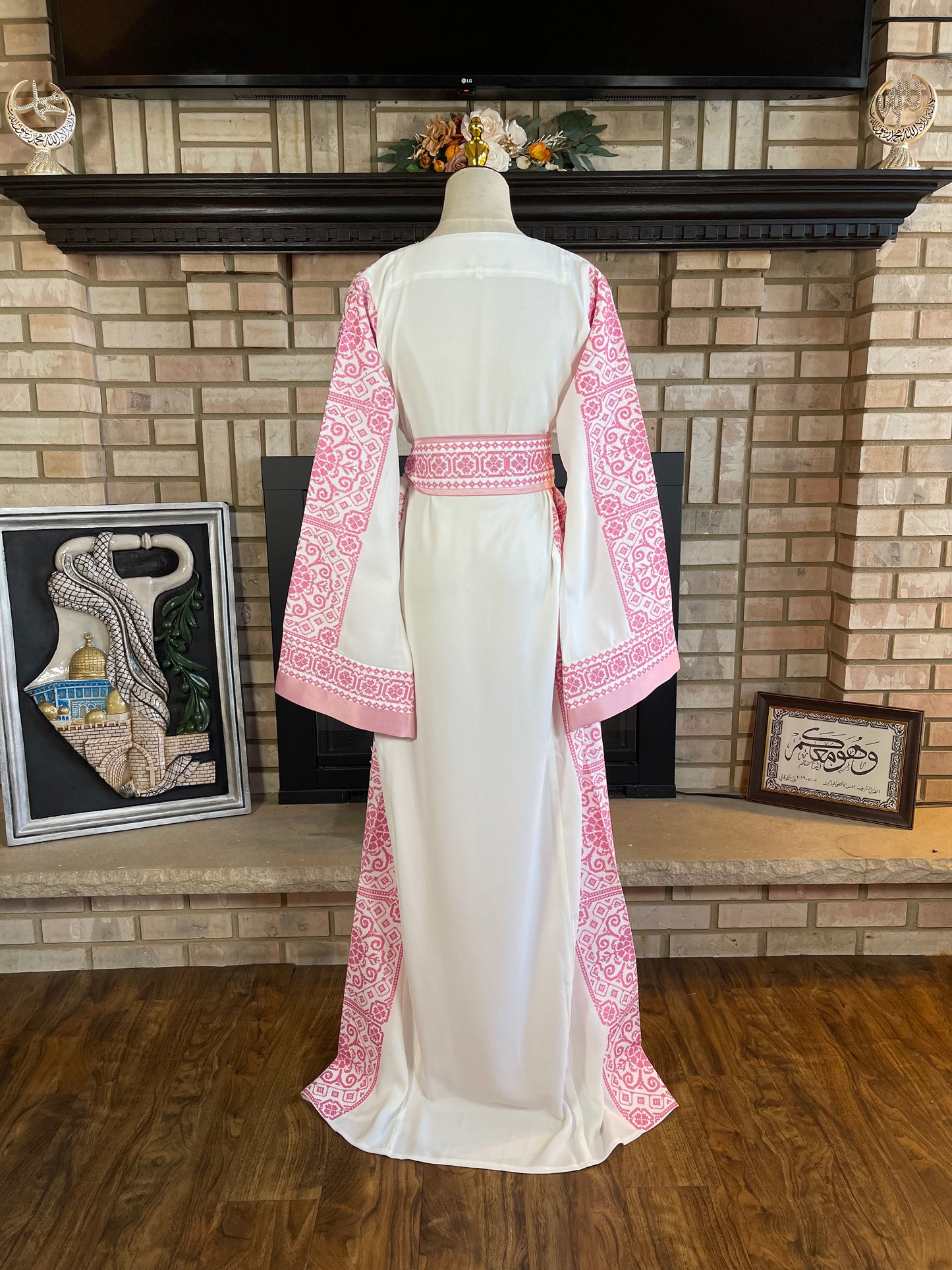 White/Pink Falastin Thobe
