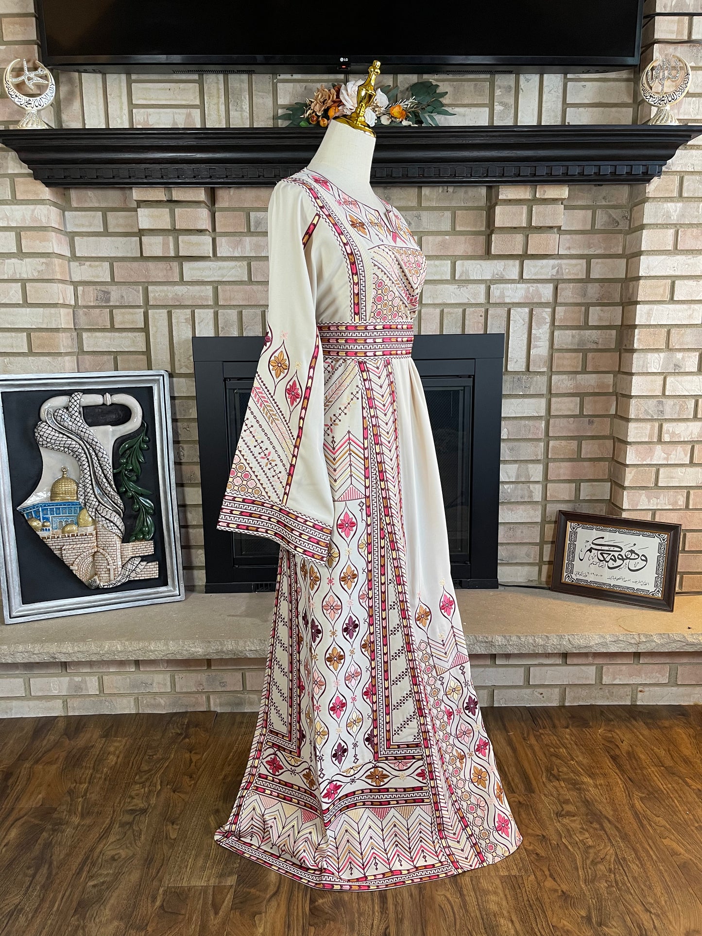 Cream/Pink Jafra Thobe