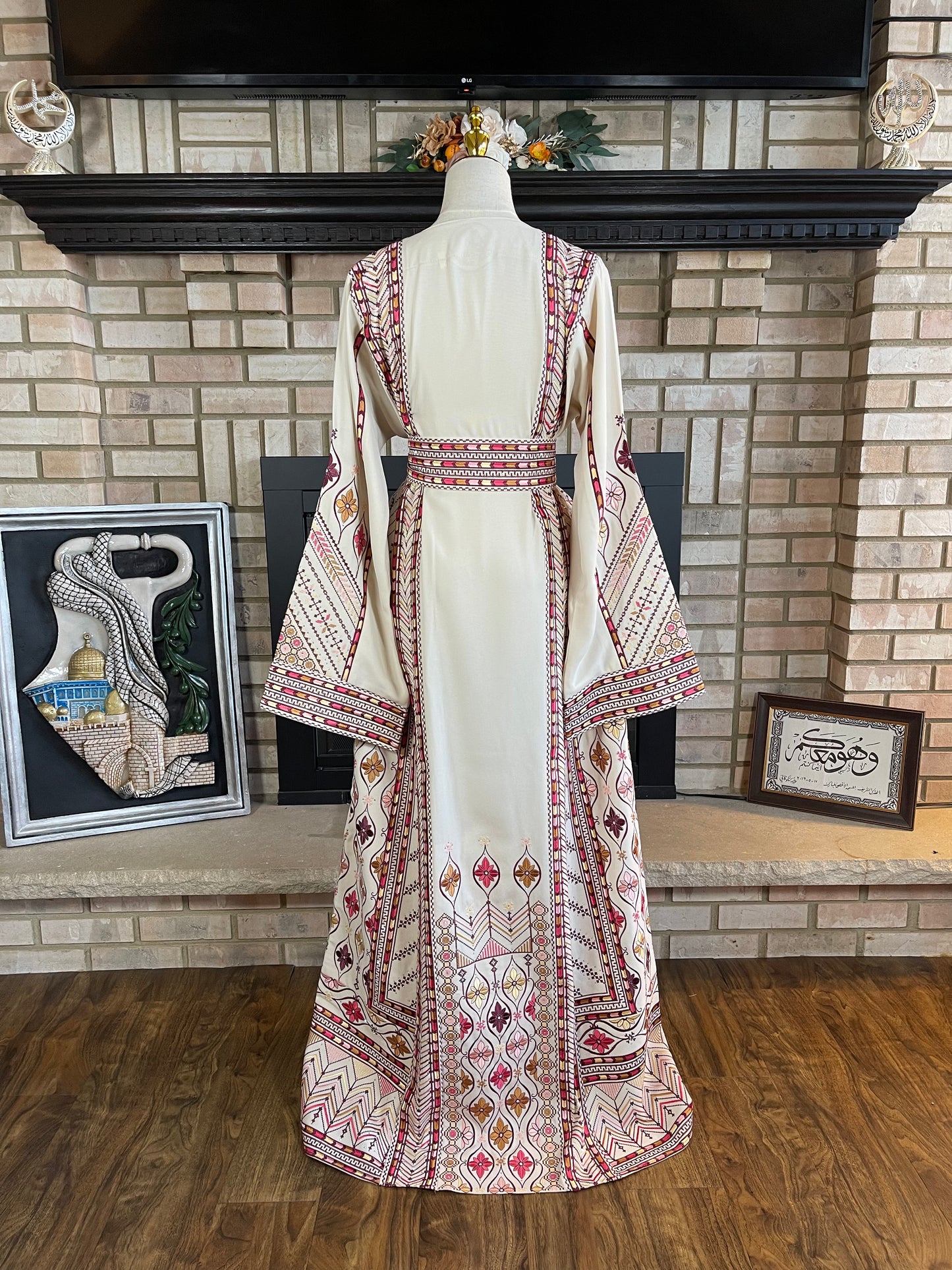 Cream/Pink Jafra Thobe