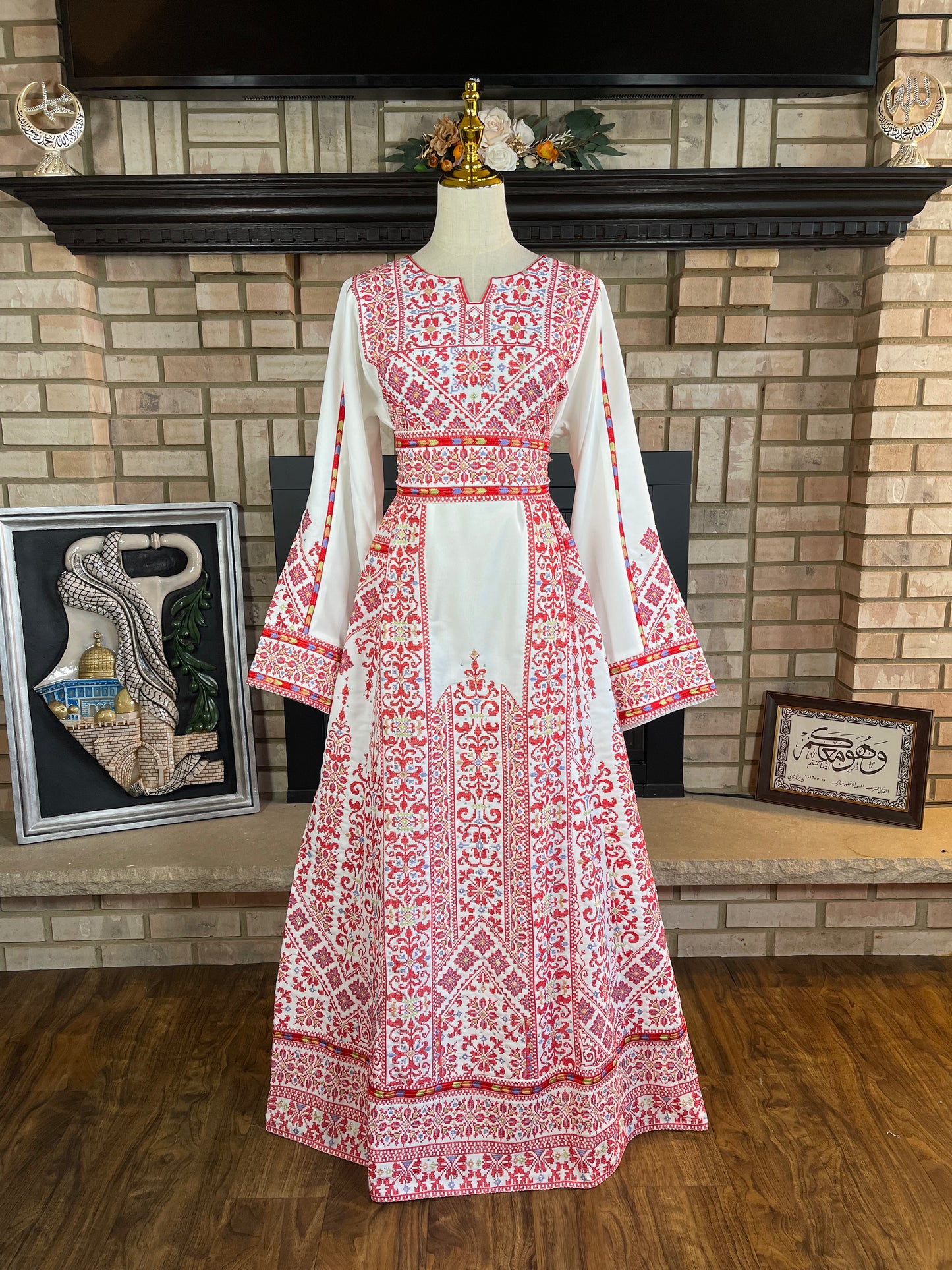 White/Red Al-Aseelah Thobe