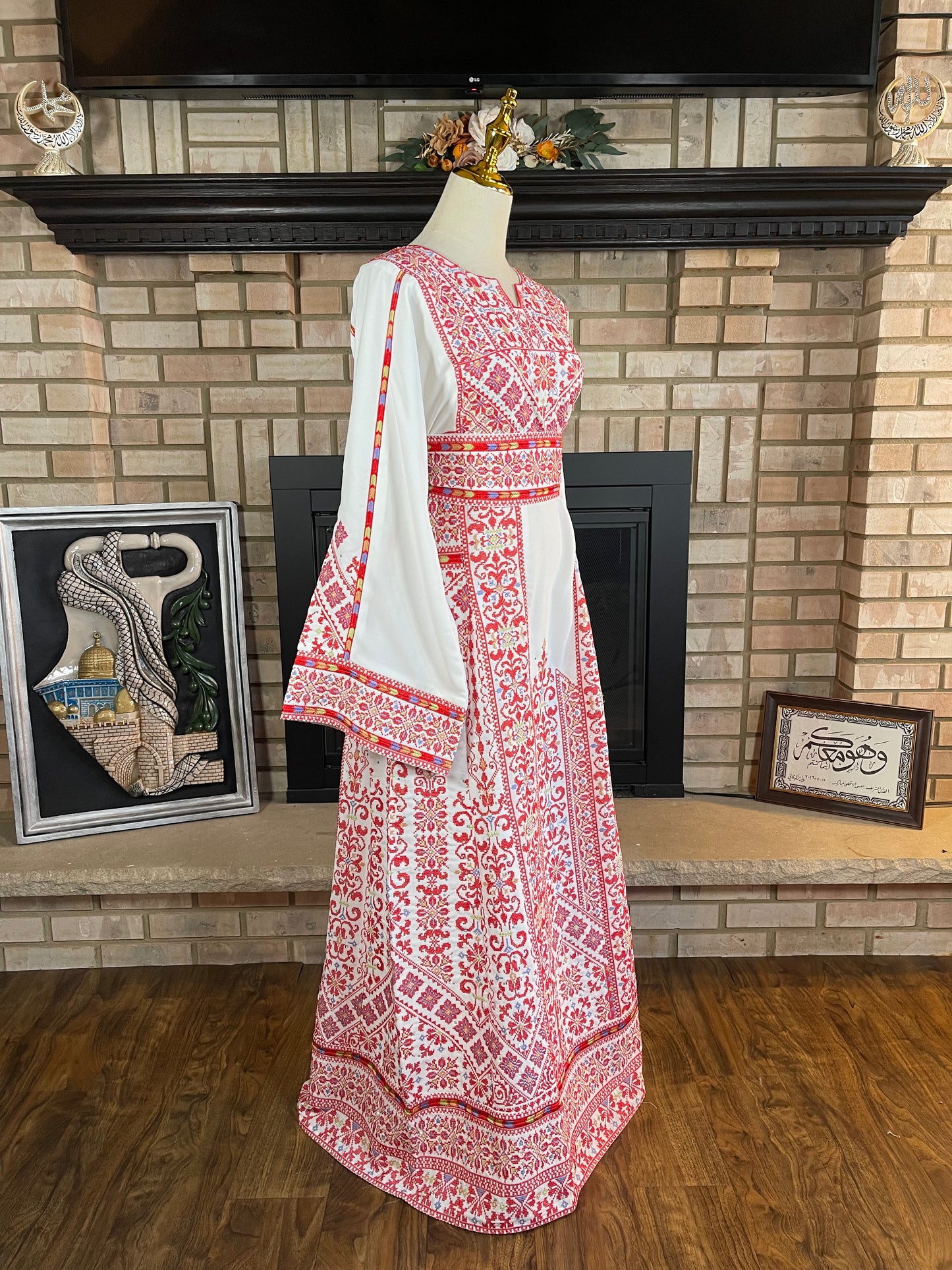 White/Red Al-Aseelah Thobe