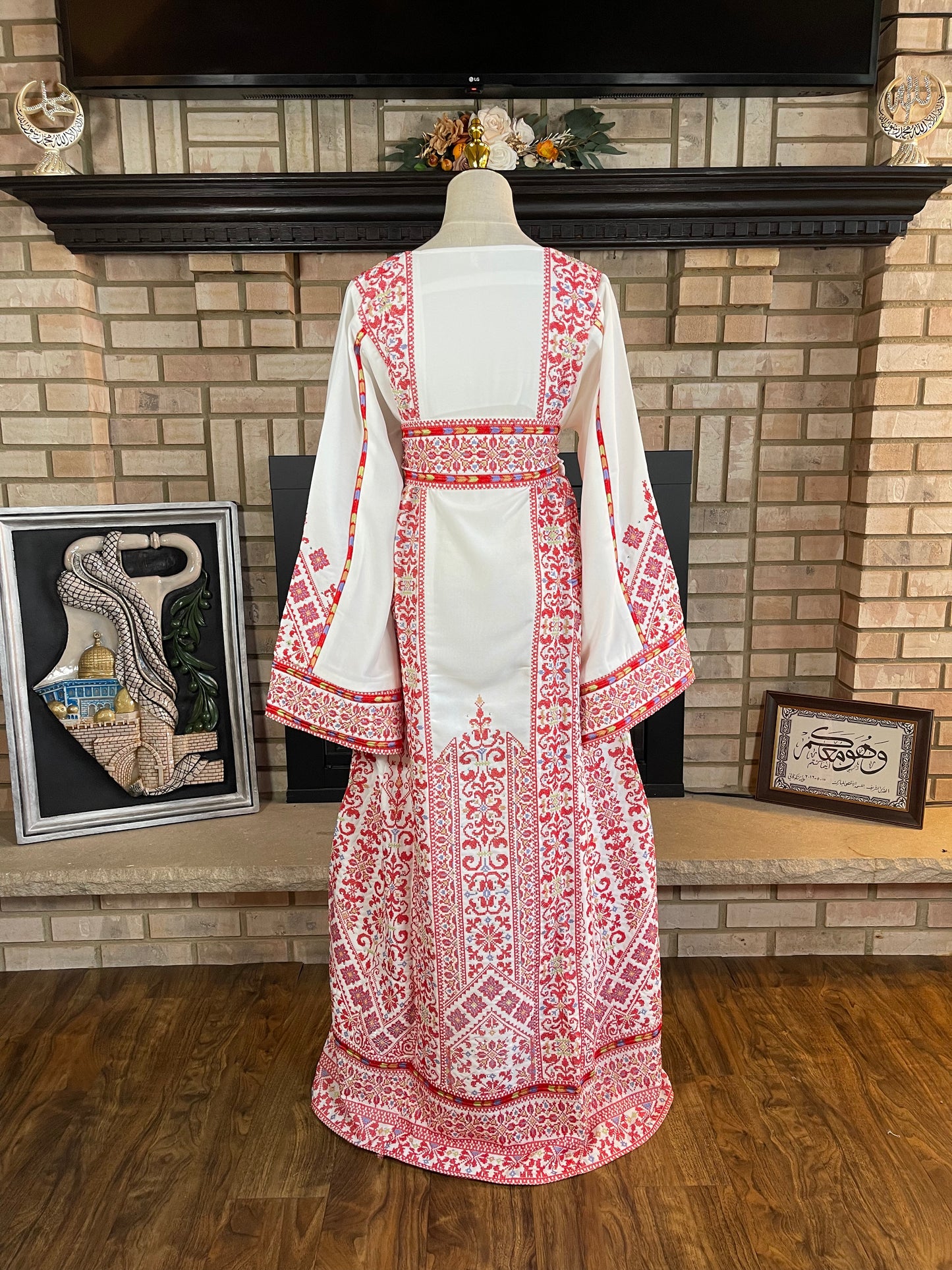 White/Red Al-Aseelah Thobe
