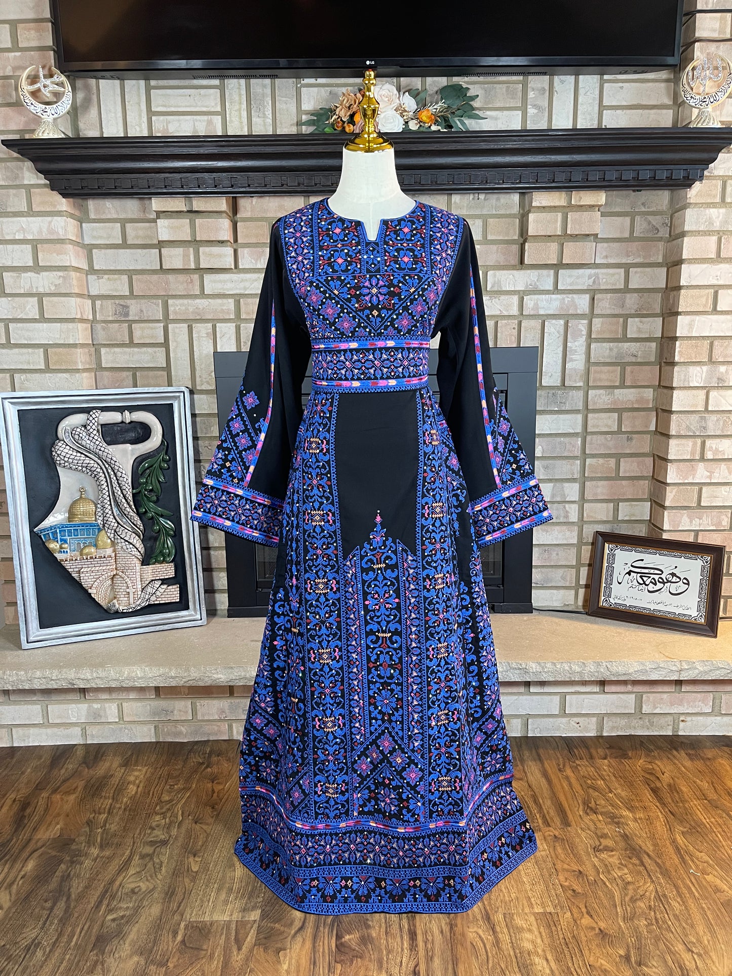 Black/Blue Al-Aseelah Thobe