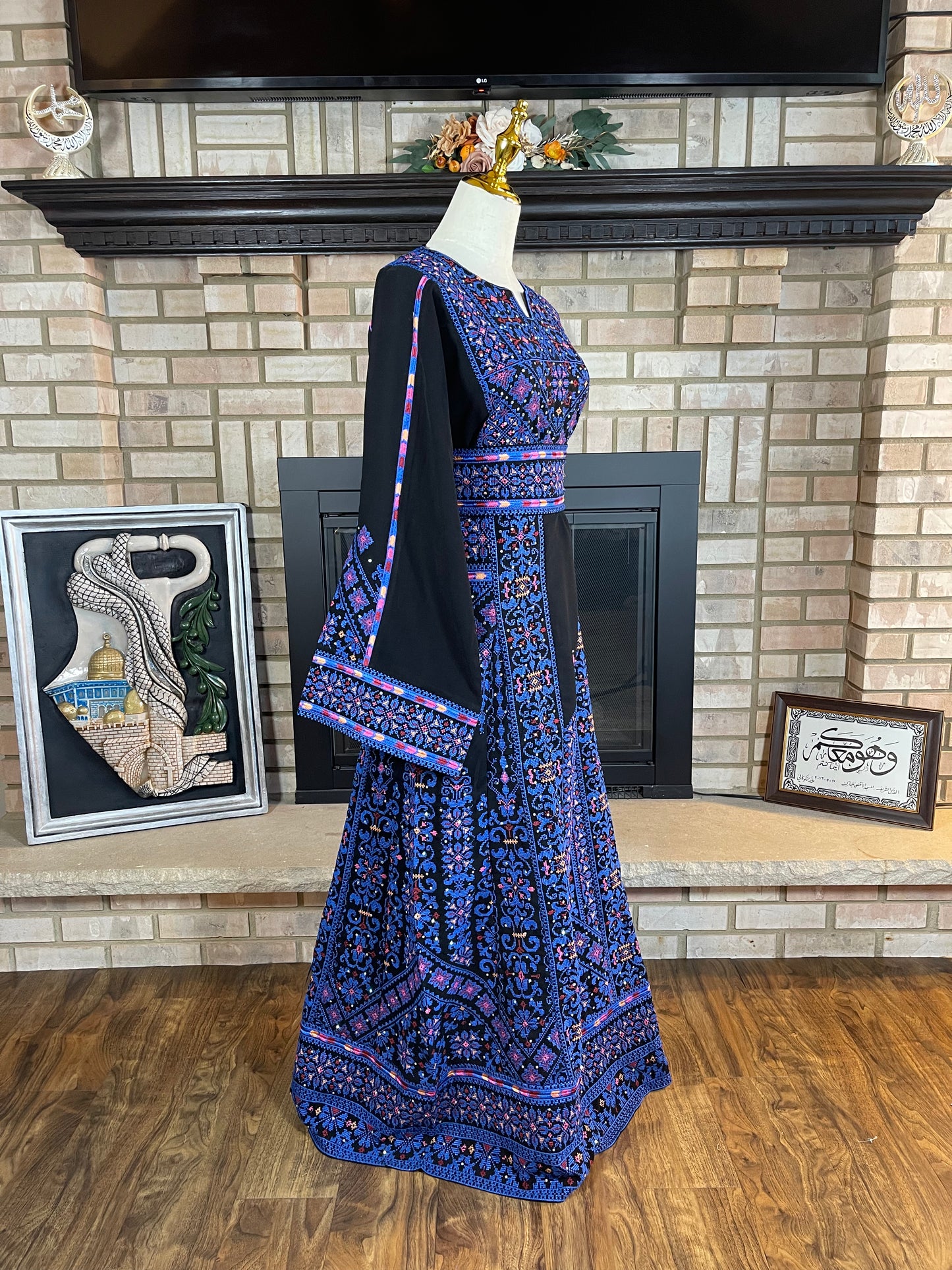 Black/Blue Al-Aseelah Thobe