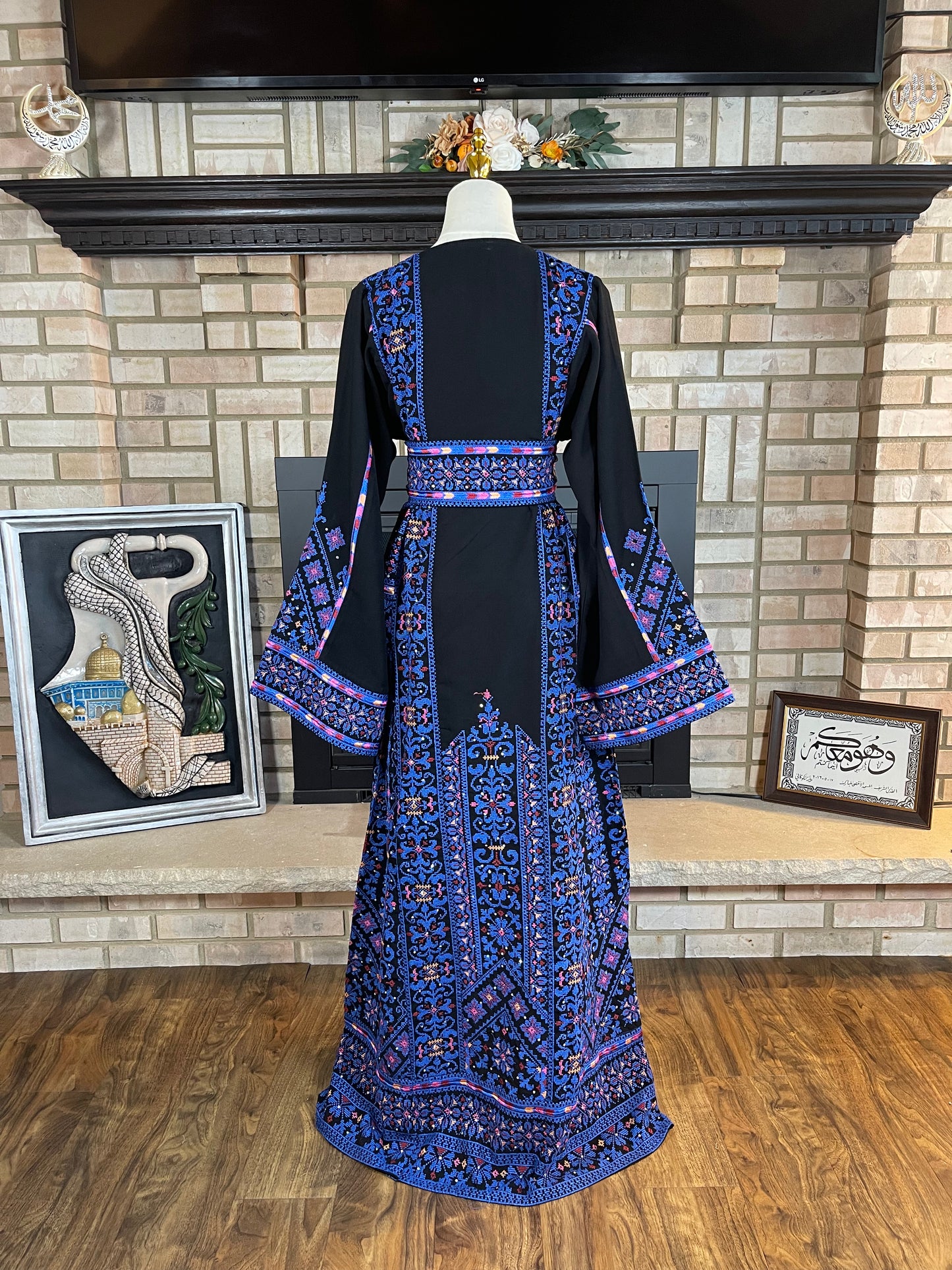 Black/Blue Al-Aseelah Thobe
