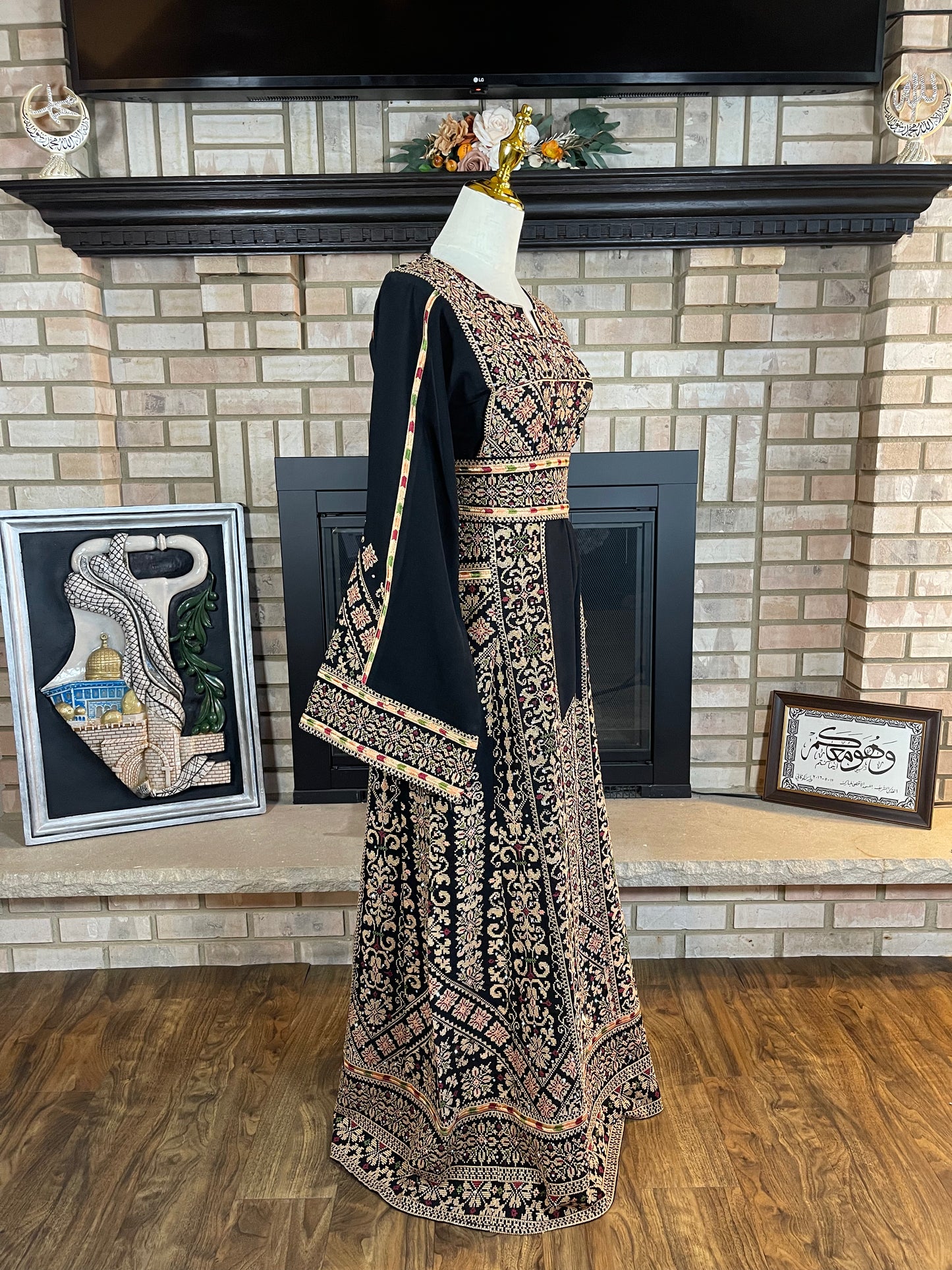 Black/Wheat Al-Aseelah Thobe