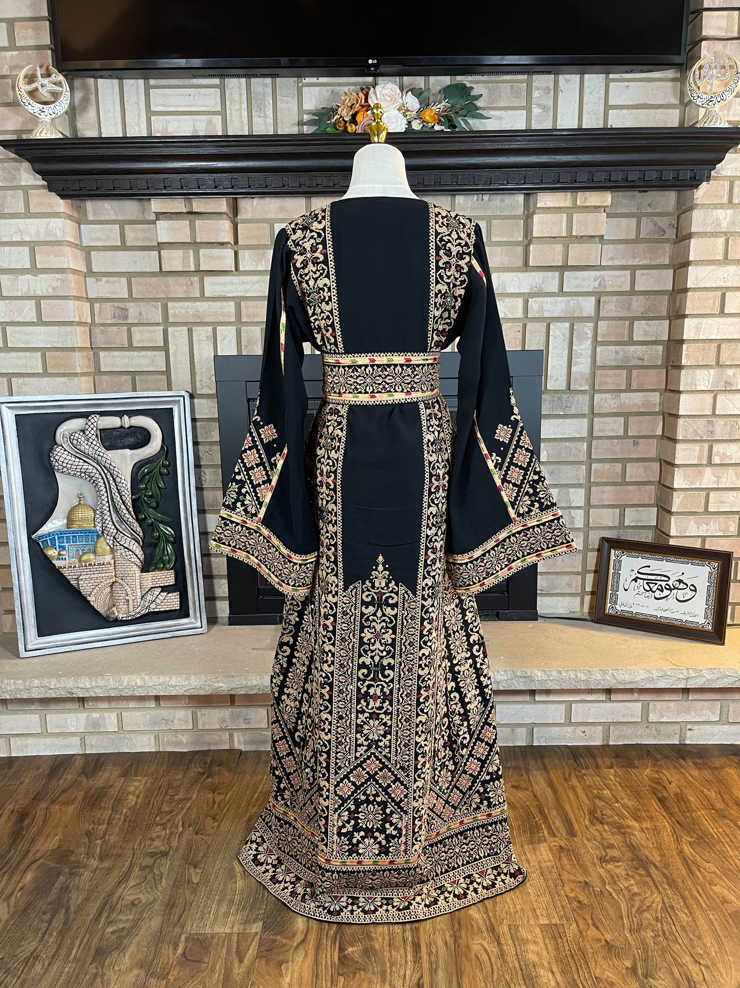 Black/Wheat Al-Aseelah Thobe