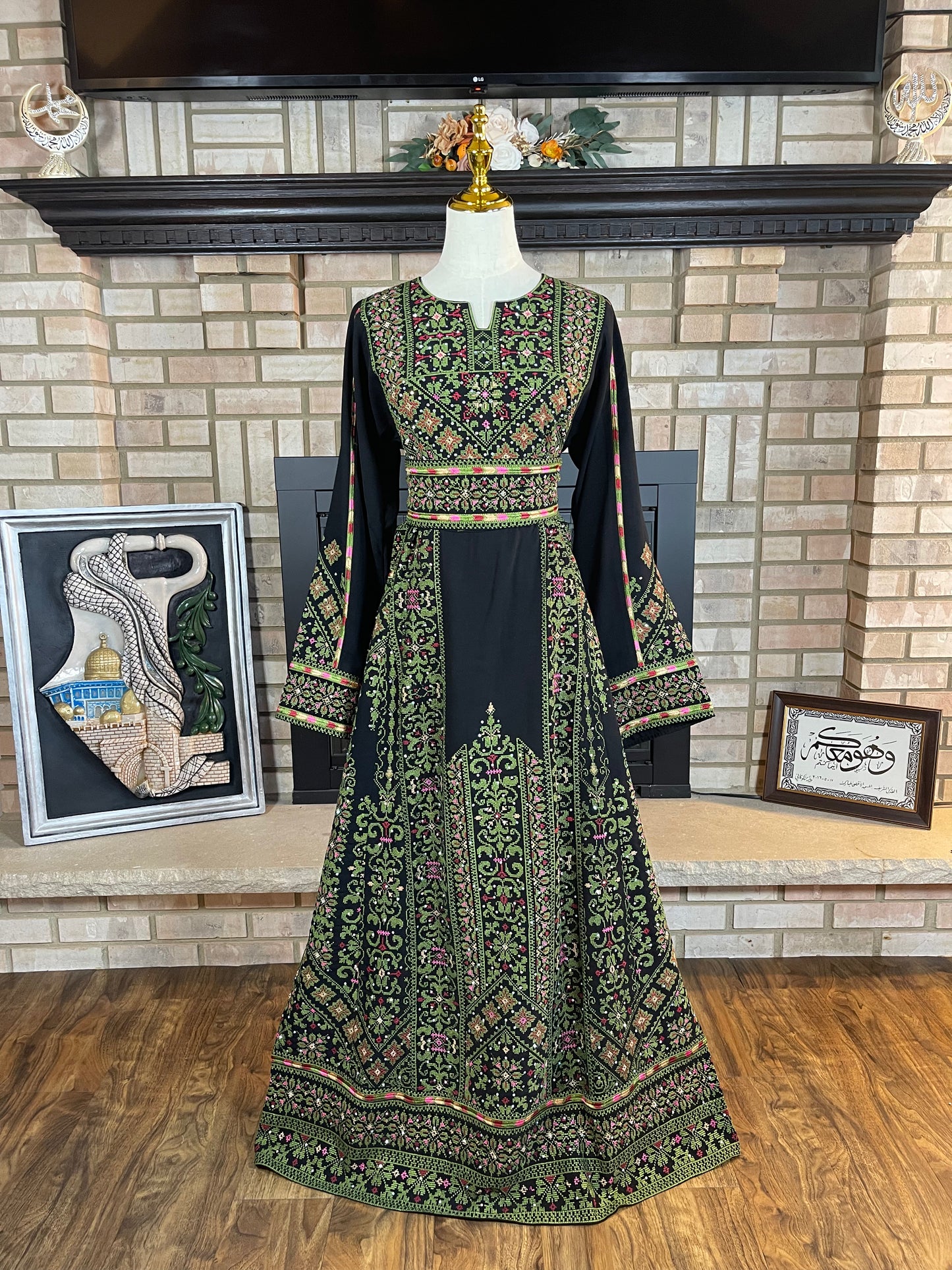 Black/Green Al-Aseelah Thobe