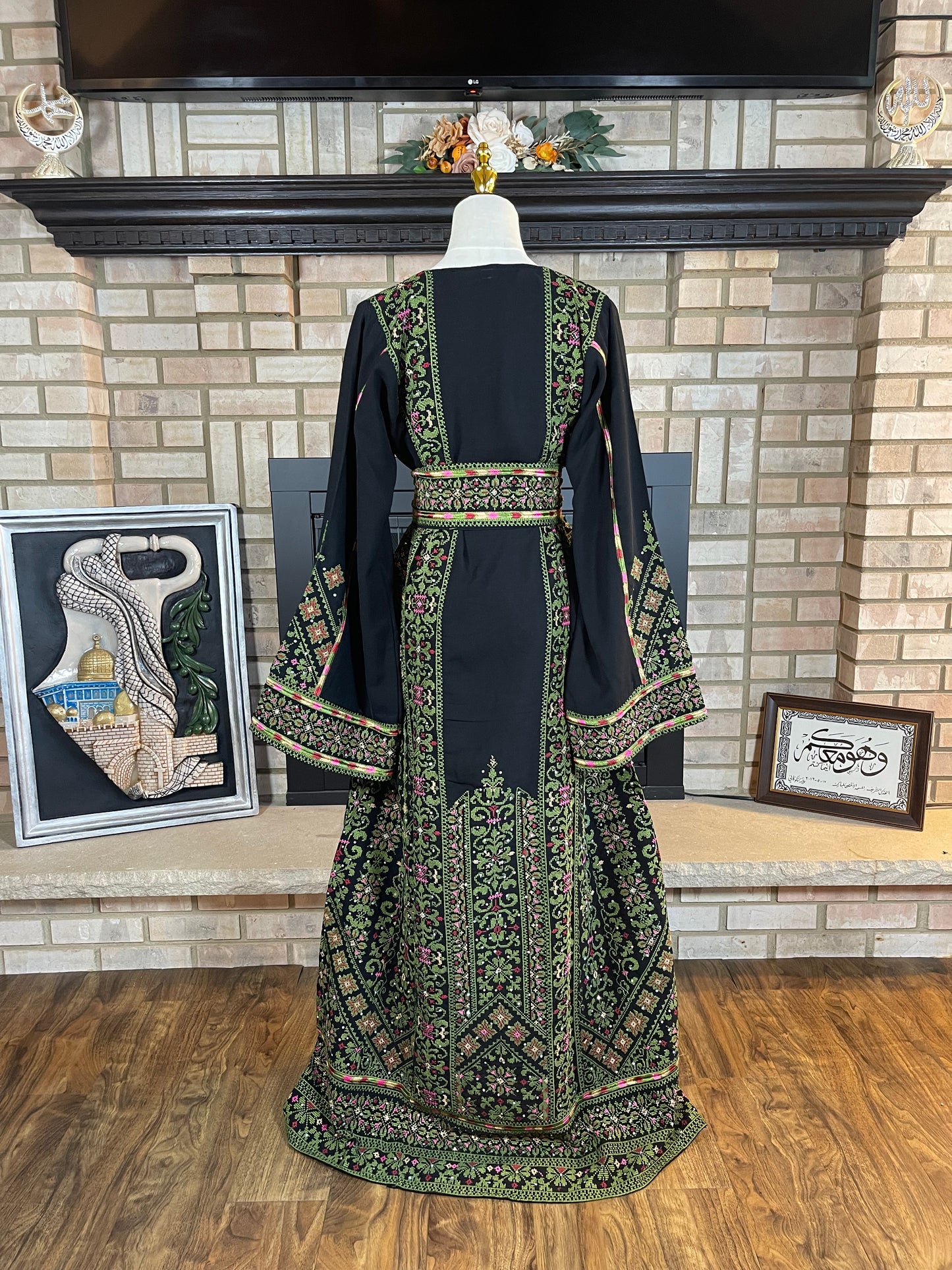 Black/Green Al-Aseelah Thobe