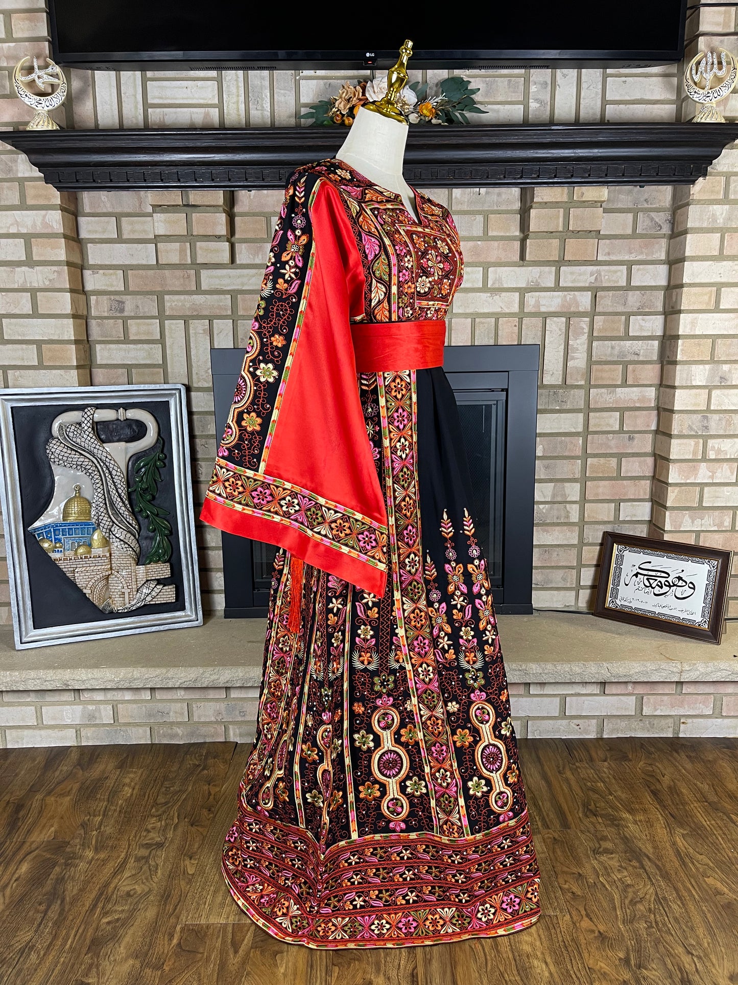 Black/Red Satin Malaka Thobe