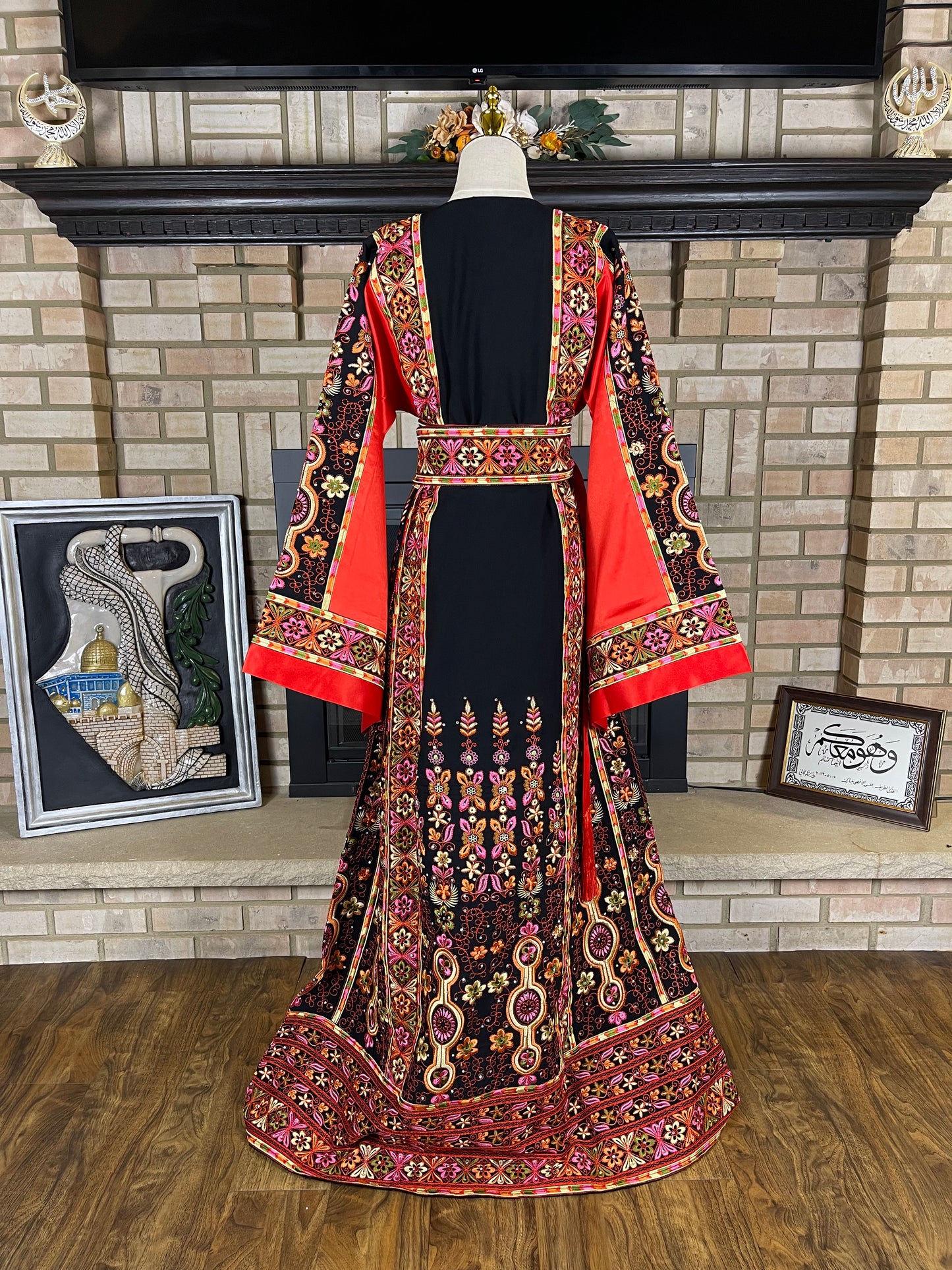 Black/Red Satin Malaka Thobe