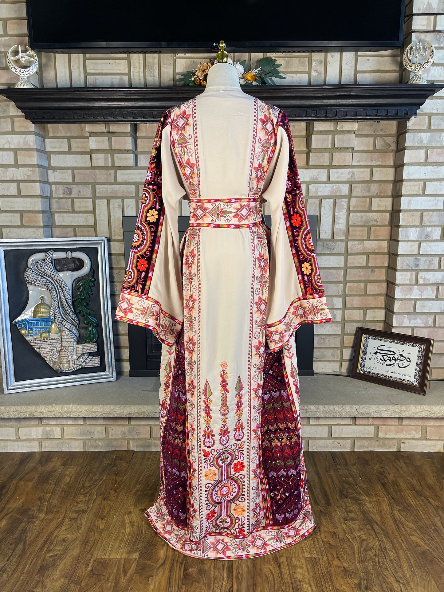 Cream/Burgundy Jericho Thobe