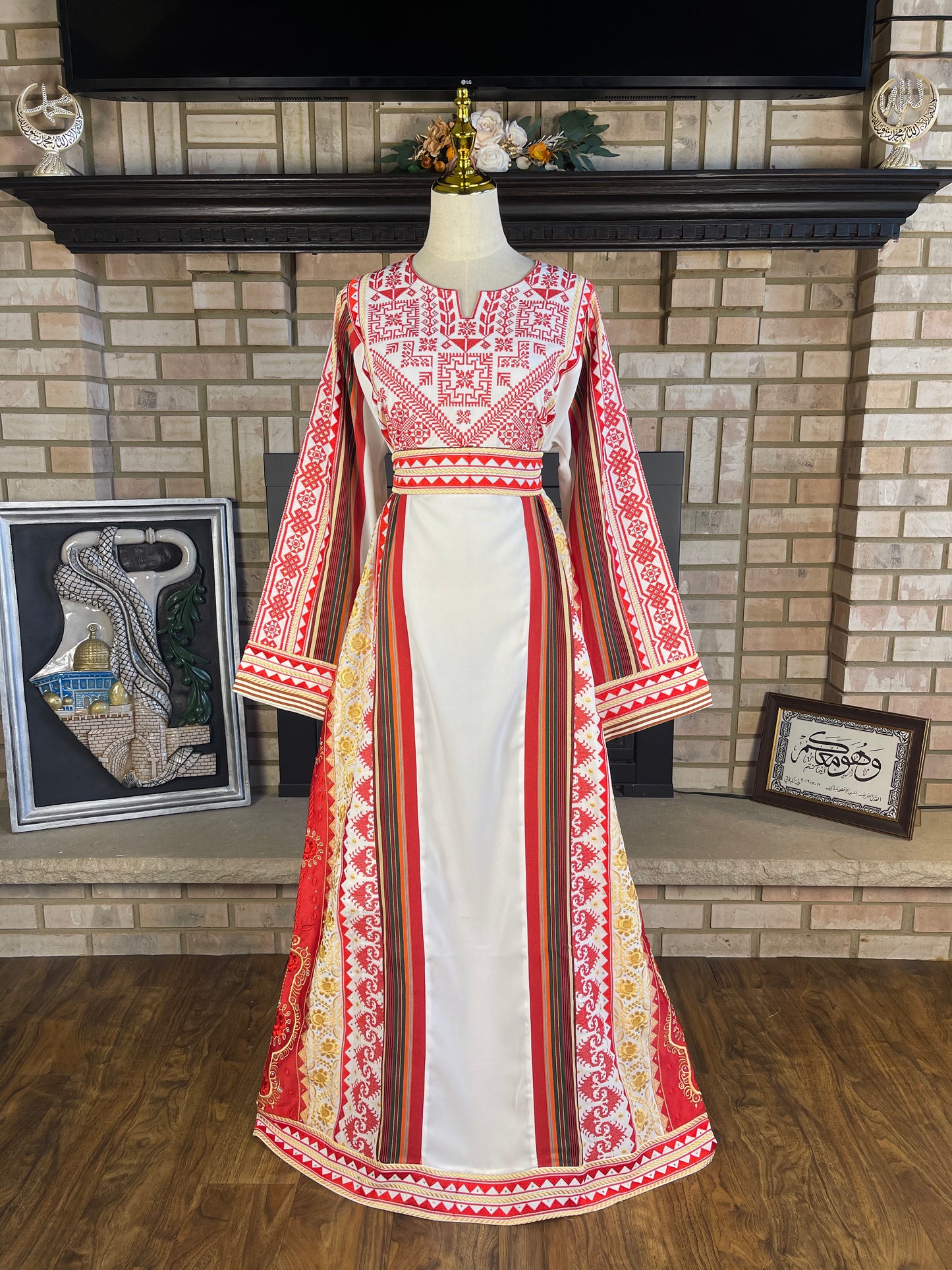 White/Red Majdalawi Thobe