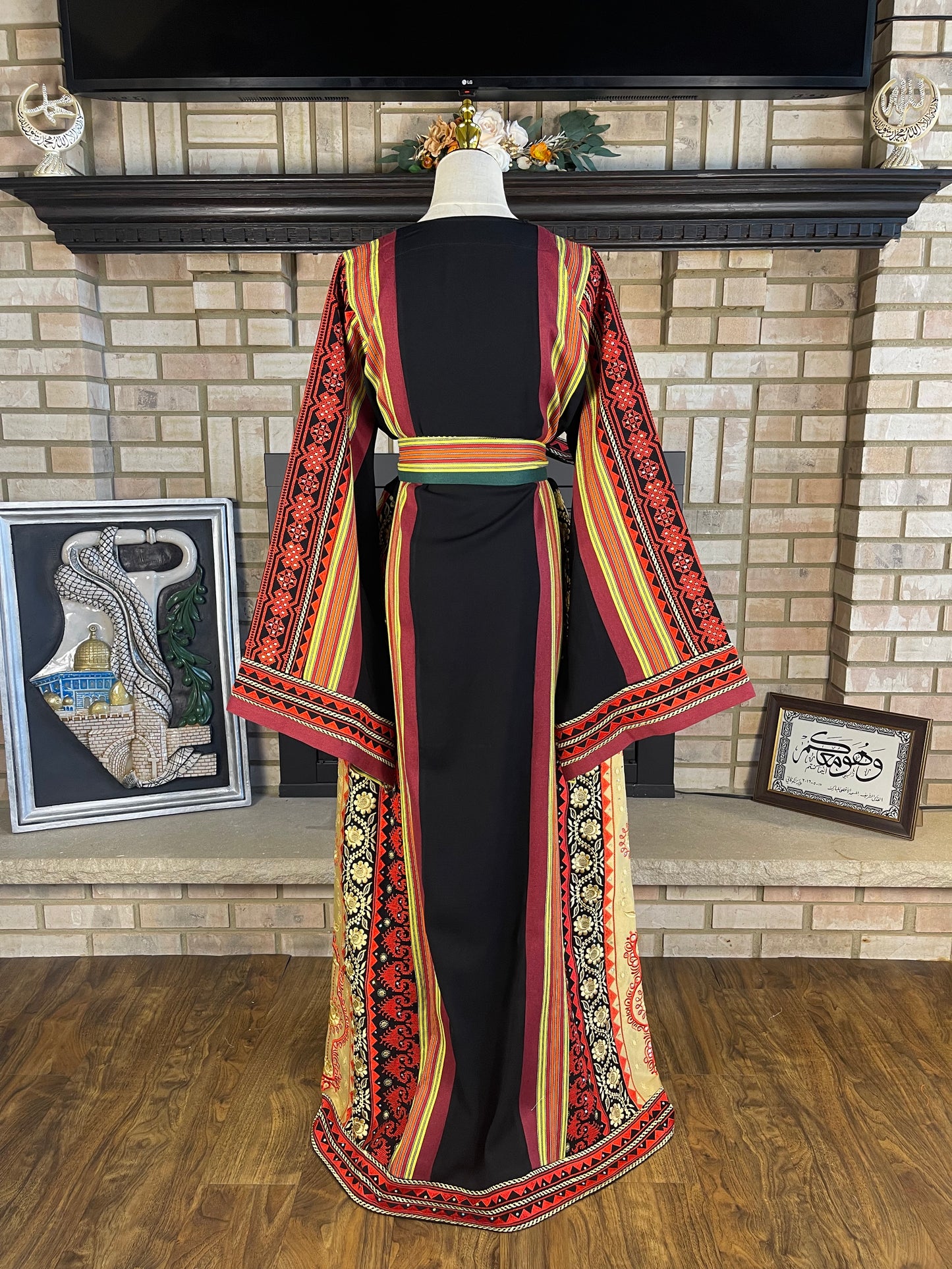 Black/Red Majdalawi Thobe
