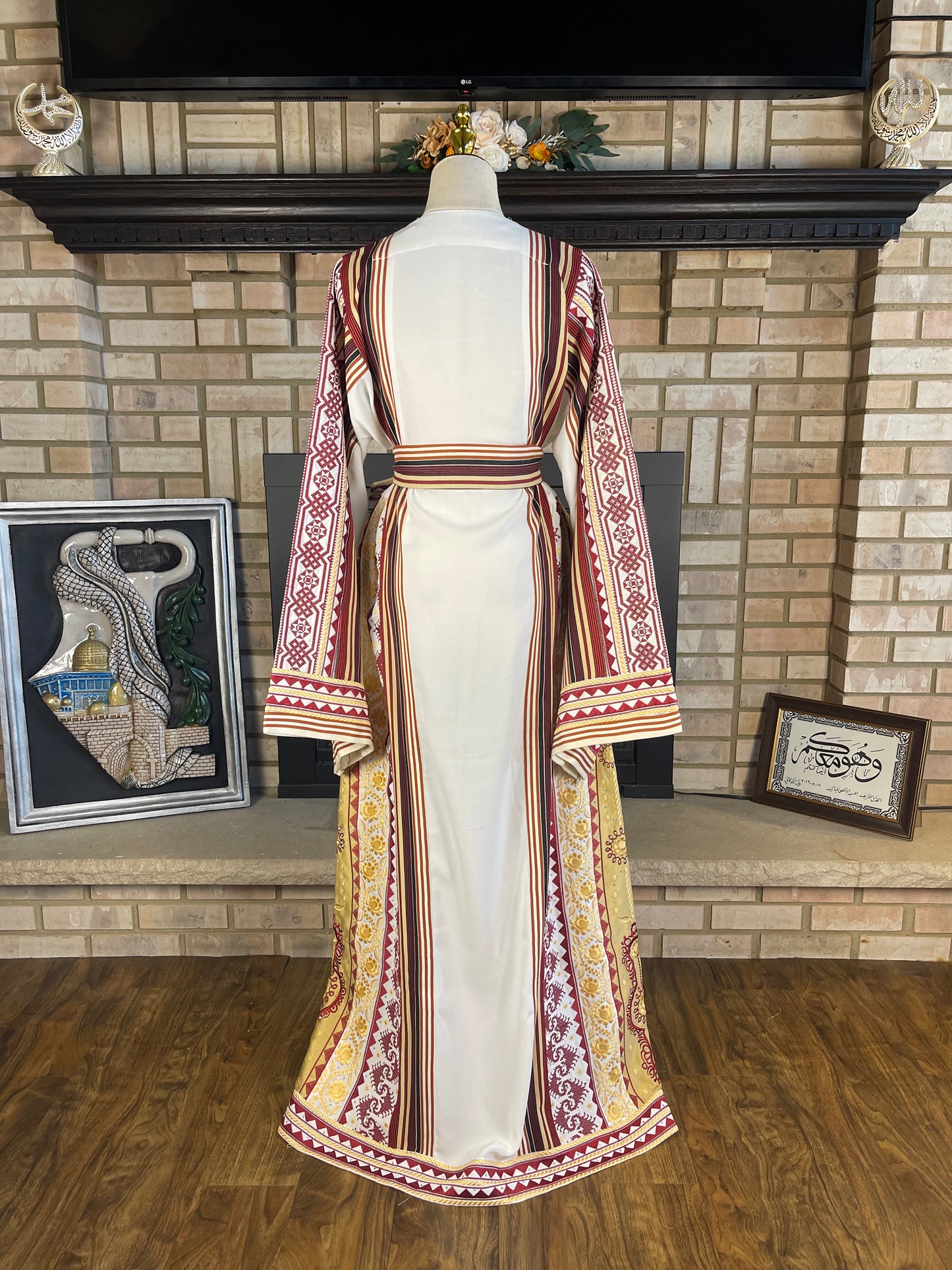 White/Burgundy Majdalawi Thobe