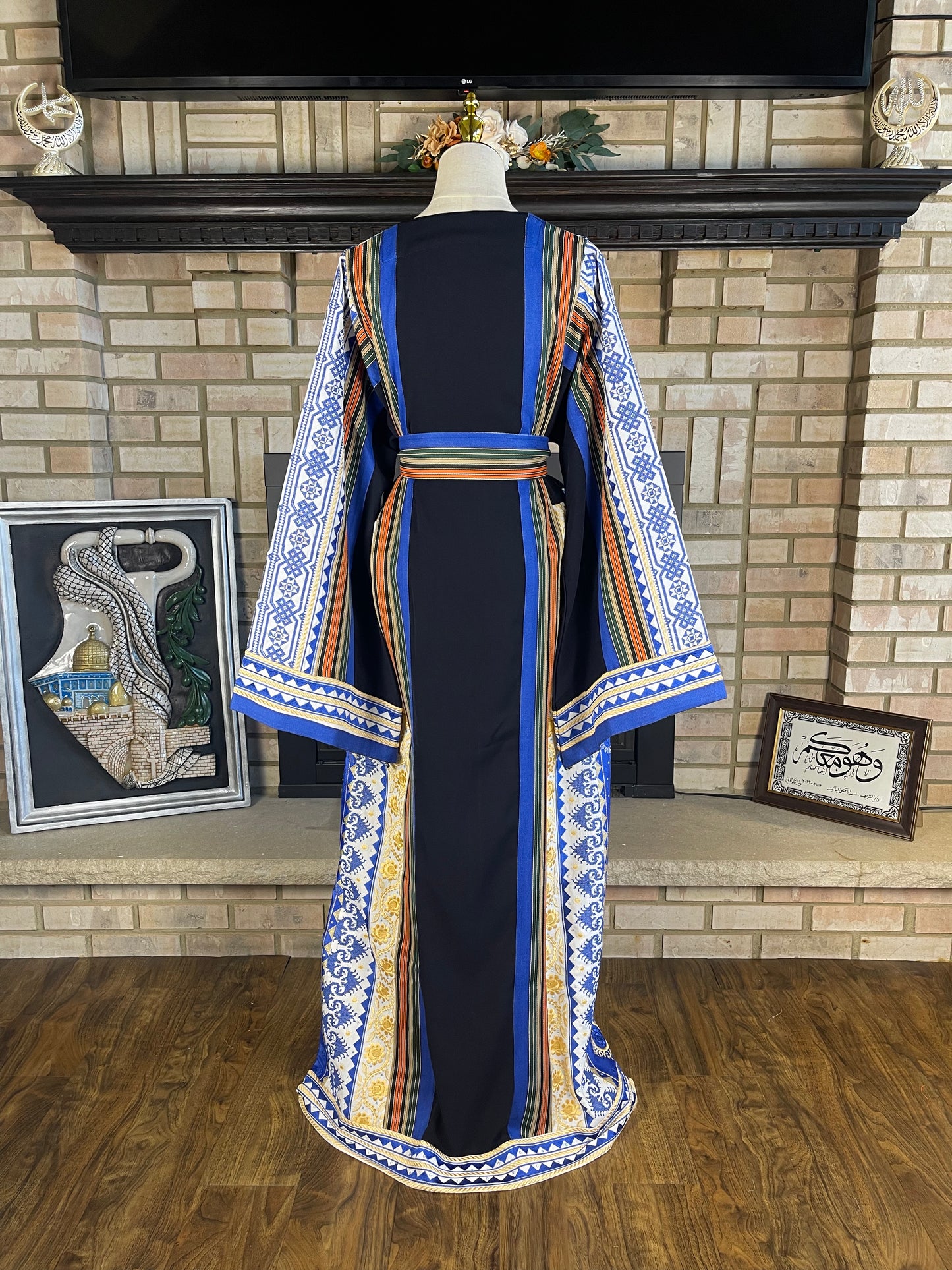 White/Blue/Black Majdalawi Thobe