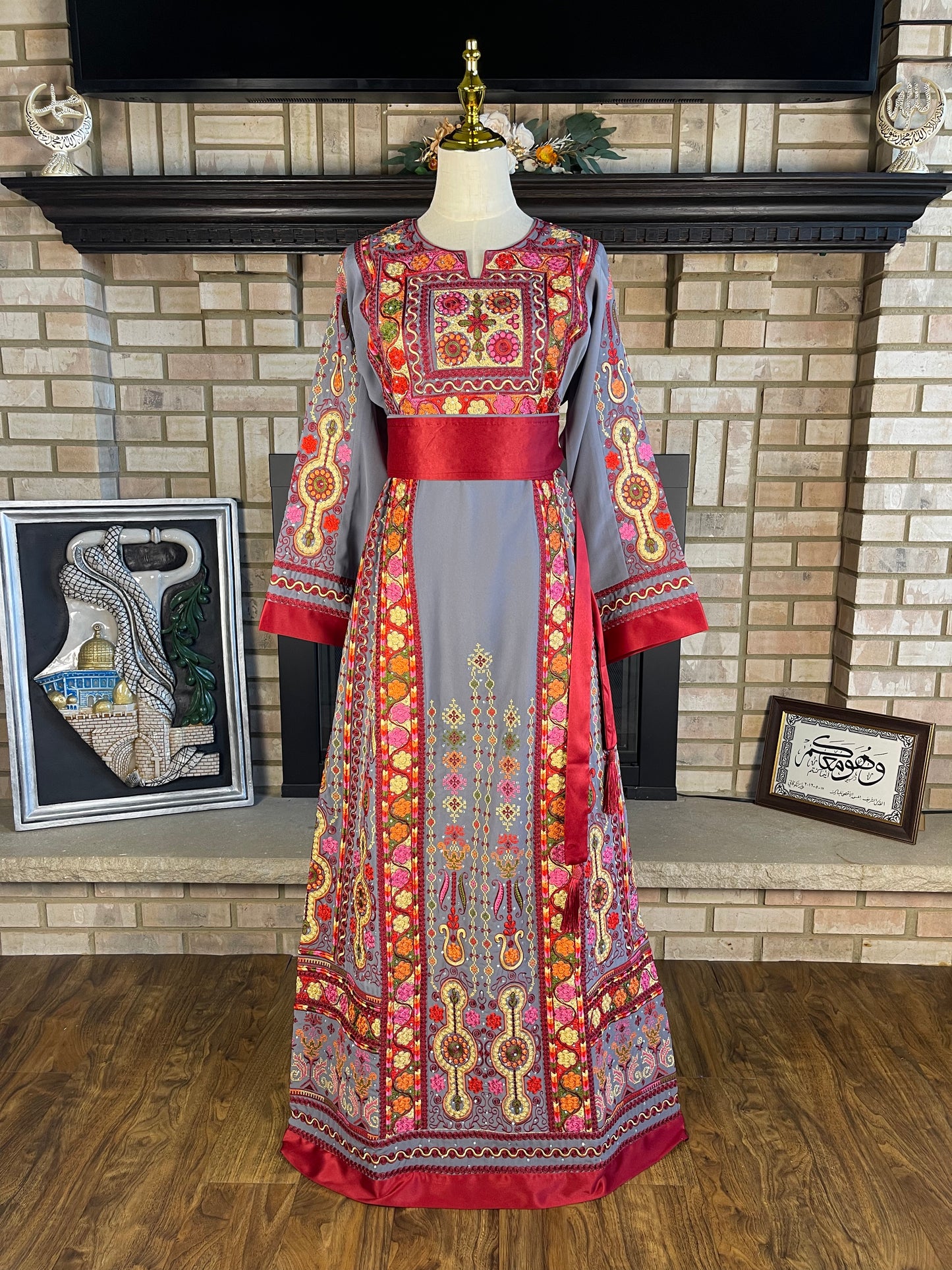 Gray/Red Malaka Thobe