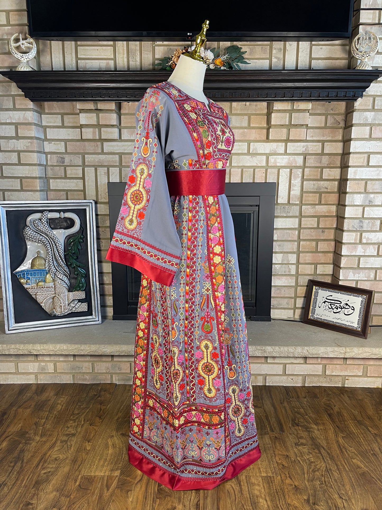 Gray/Red Malaka Thobe