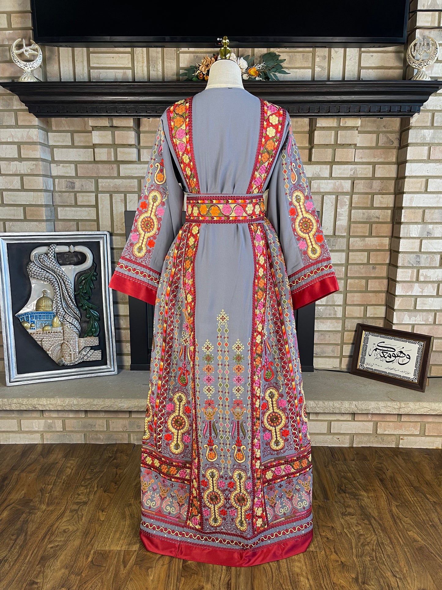 Gray/Red Malaka Thobe