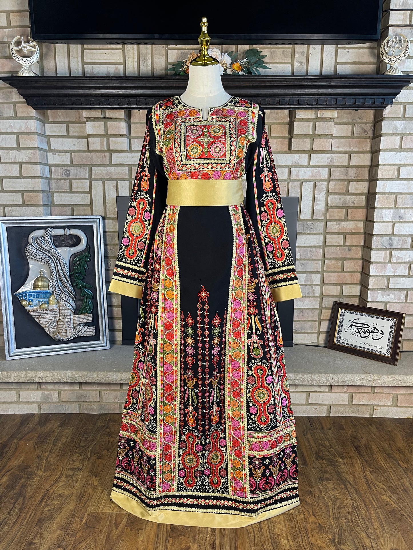 Black/Gold Malaka Thobe