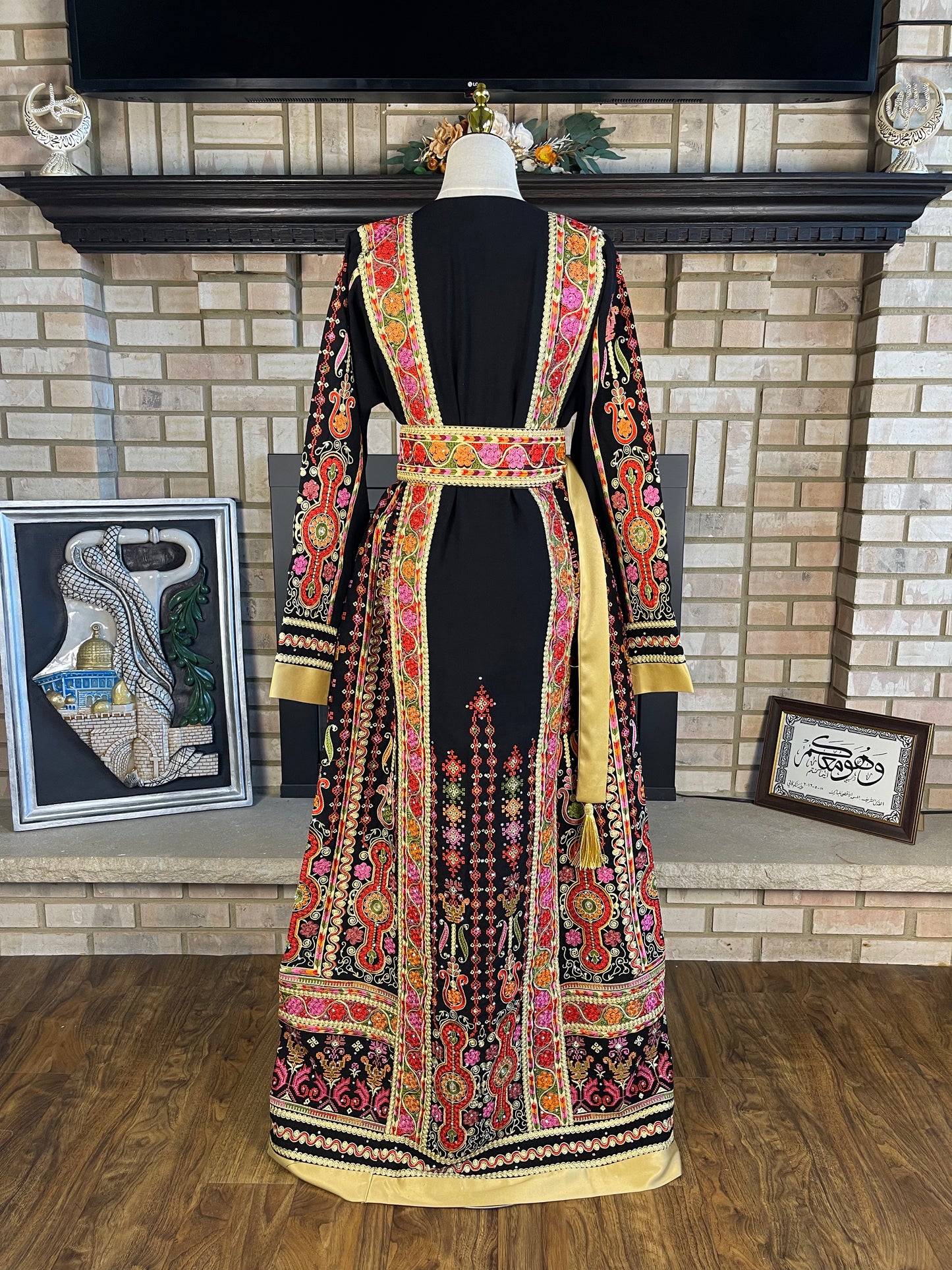 Black/Gold Malaka Thobe