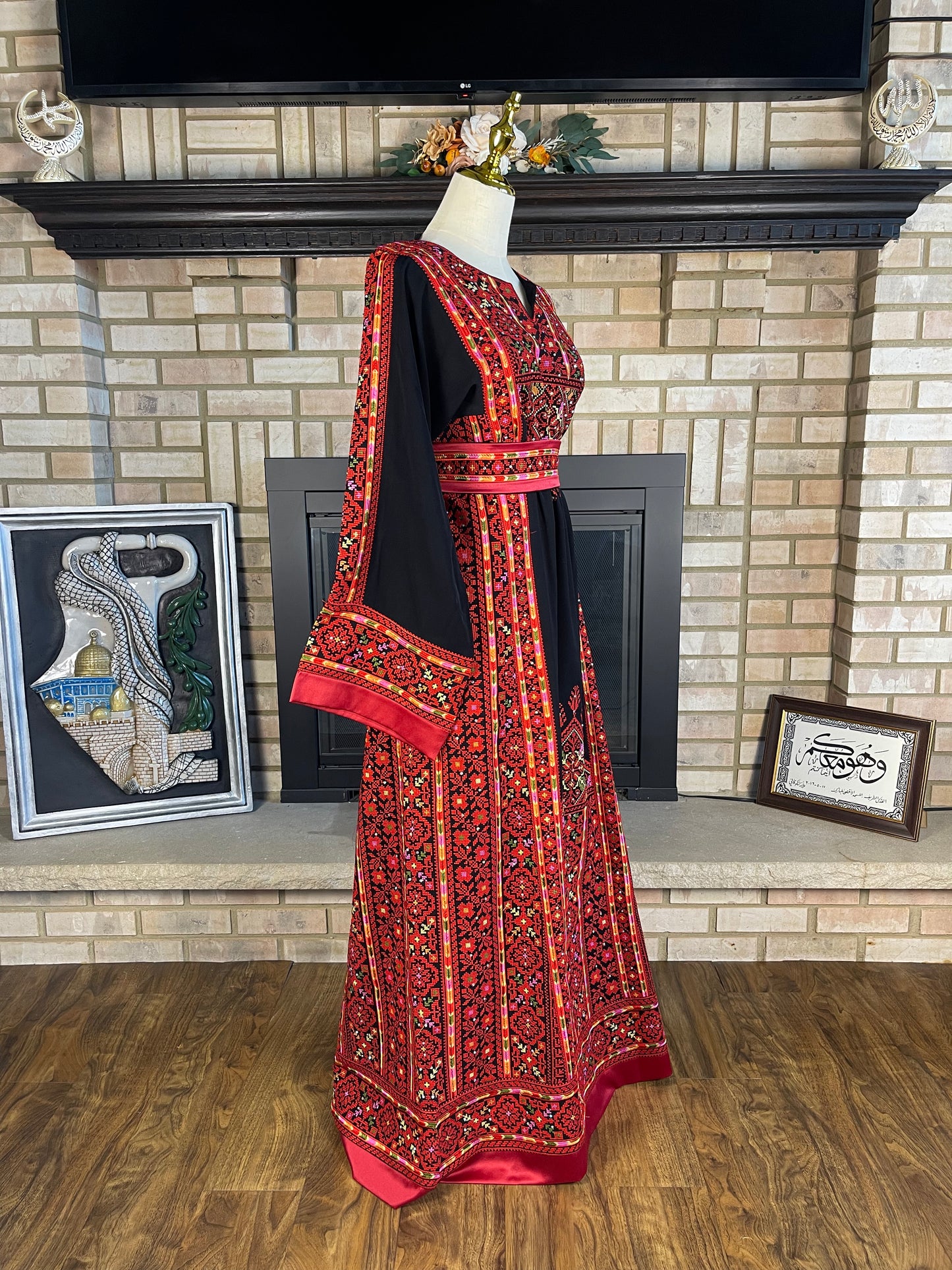 Black/Red Queen's Thobe