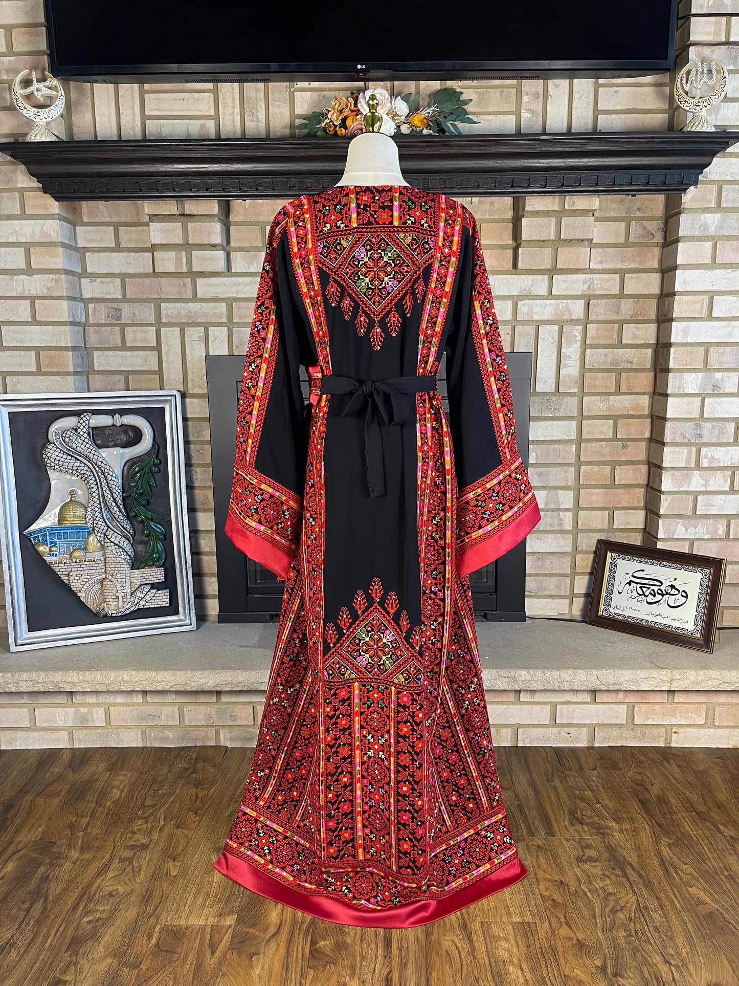 Black/Red Queen's Thobe