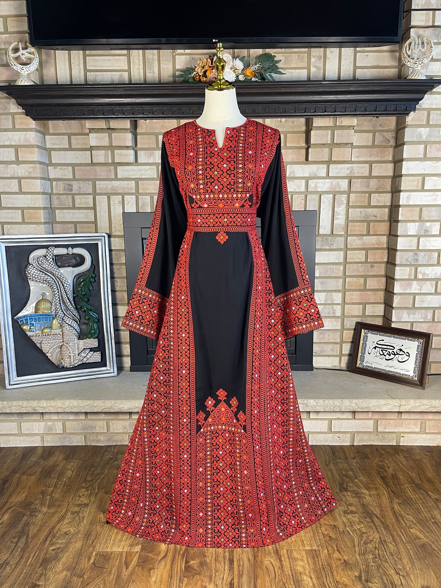 Black Ramla Thobe