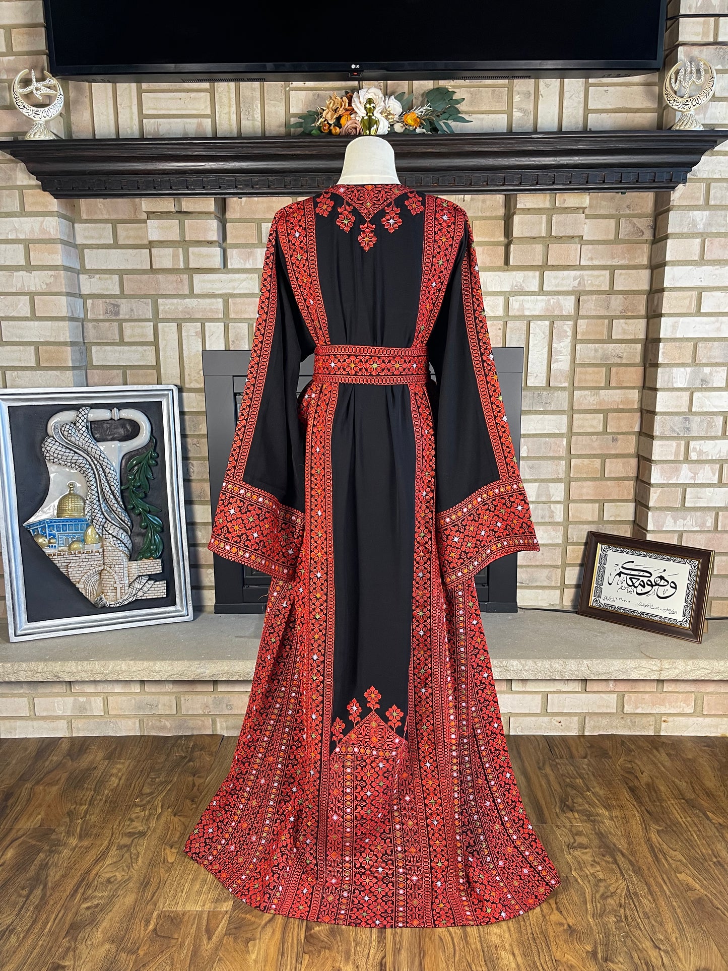 Black Ramla Thobe