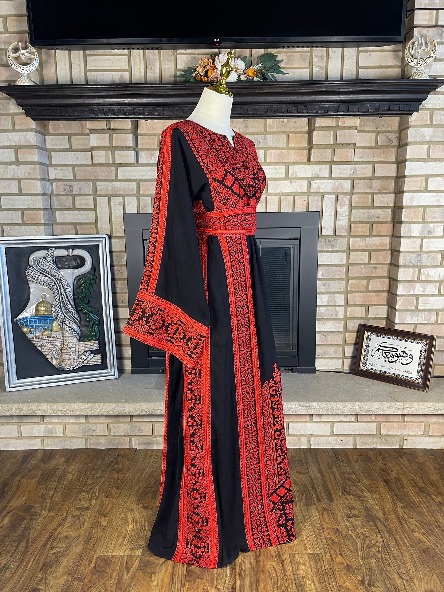 Black/Red Ramallah Thobe