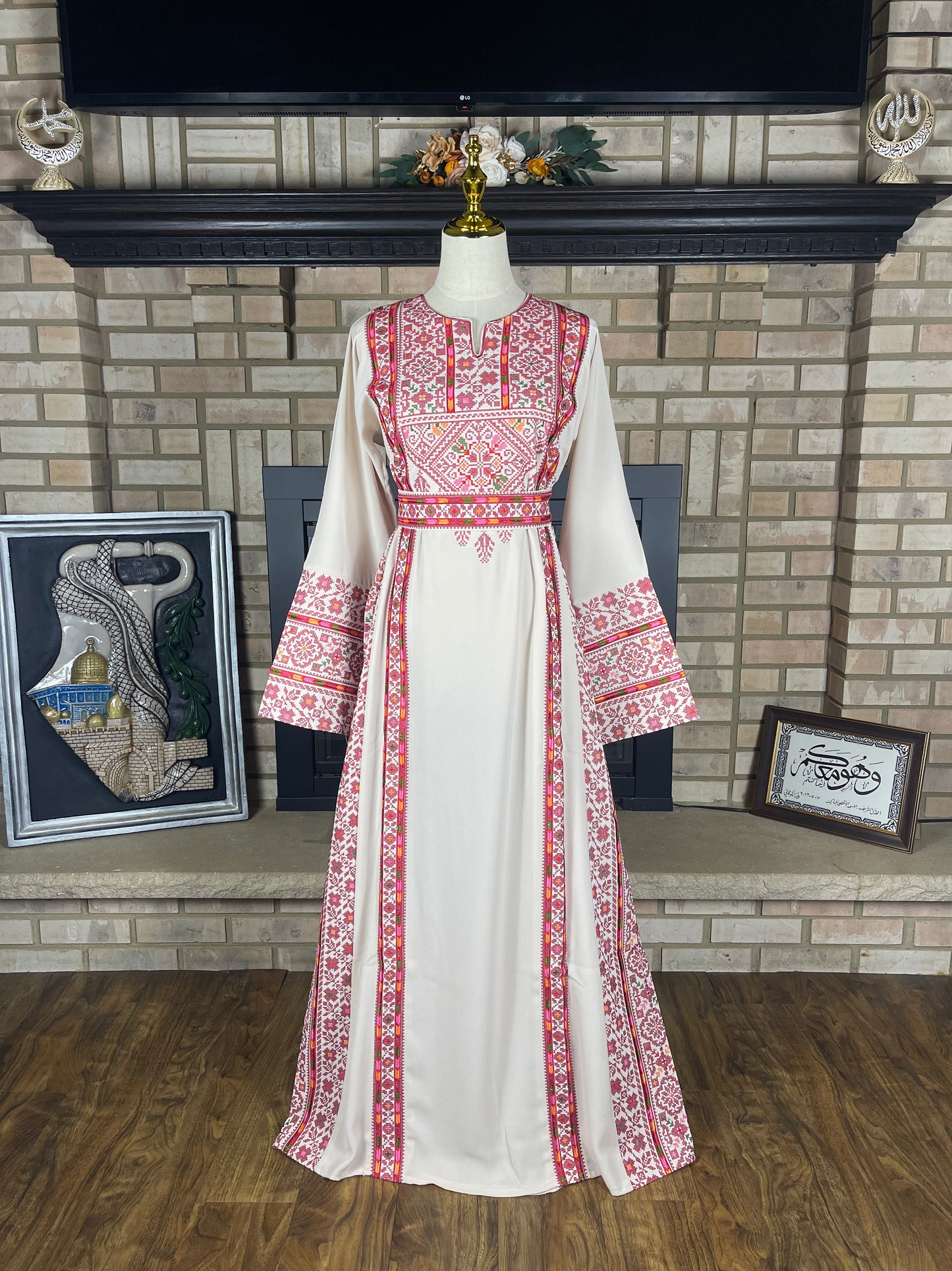 Cream/Red Silwad Thobe