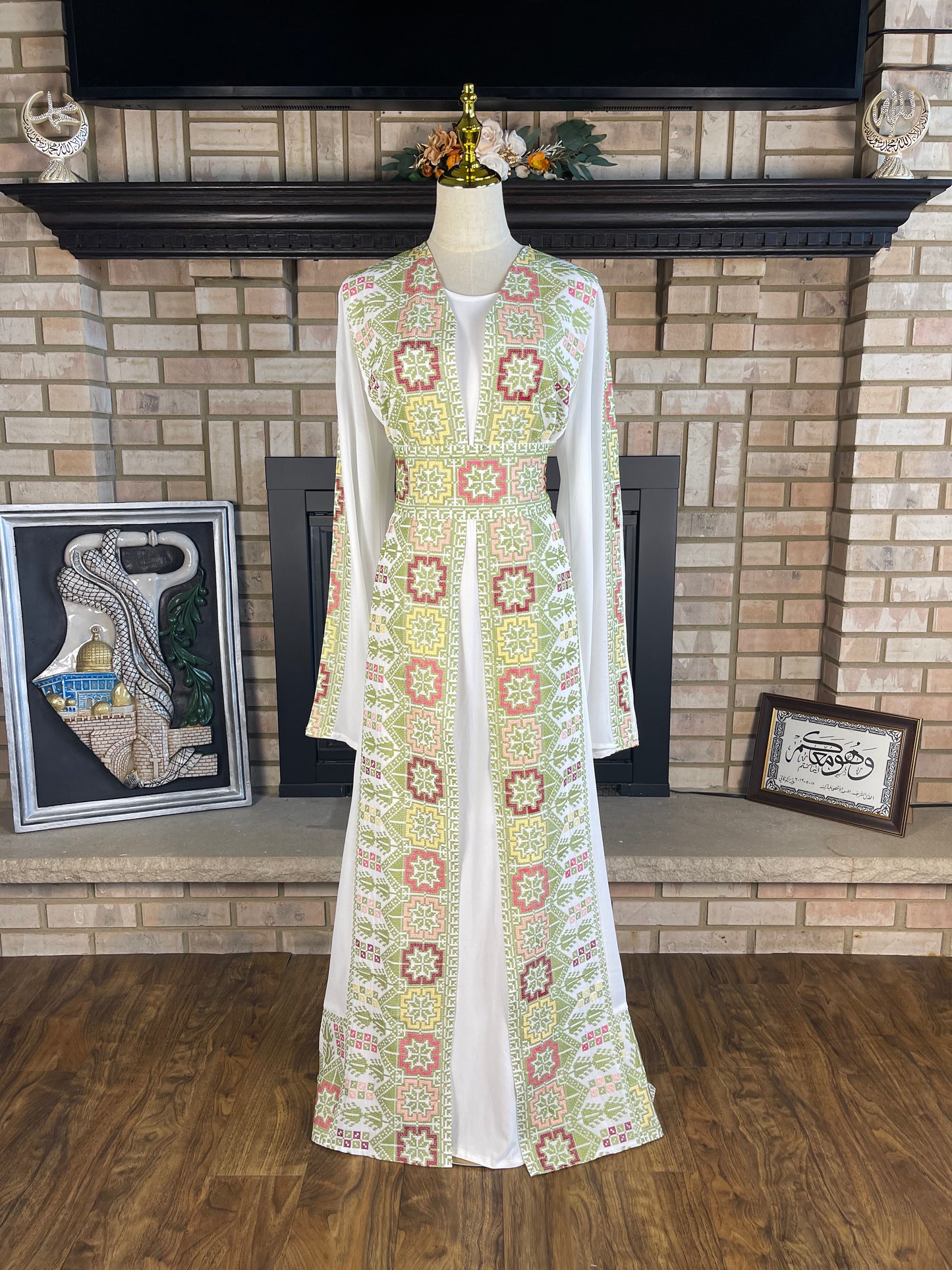 White/Green Open-Sleeve Embroidered Besht