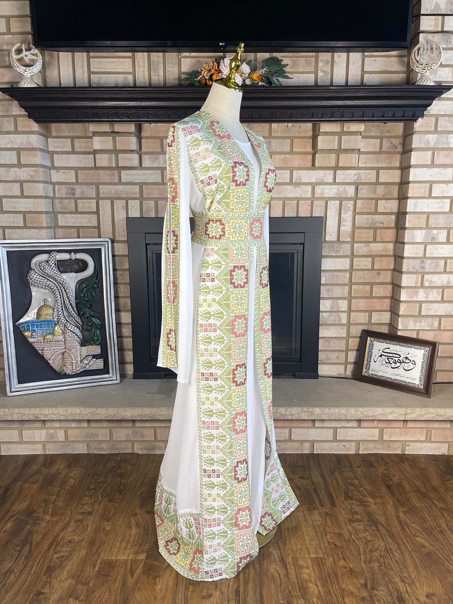 White/Green Open-Sleeve Embroidered Besht
