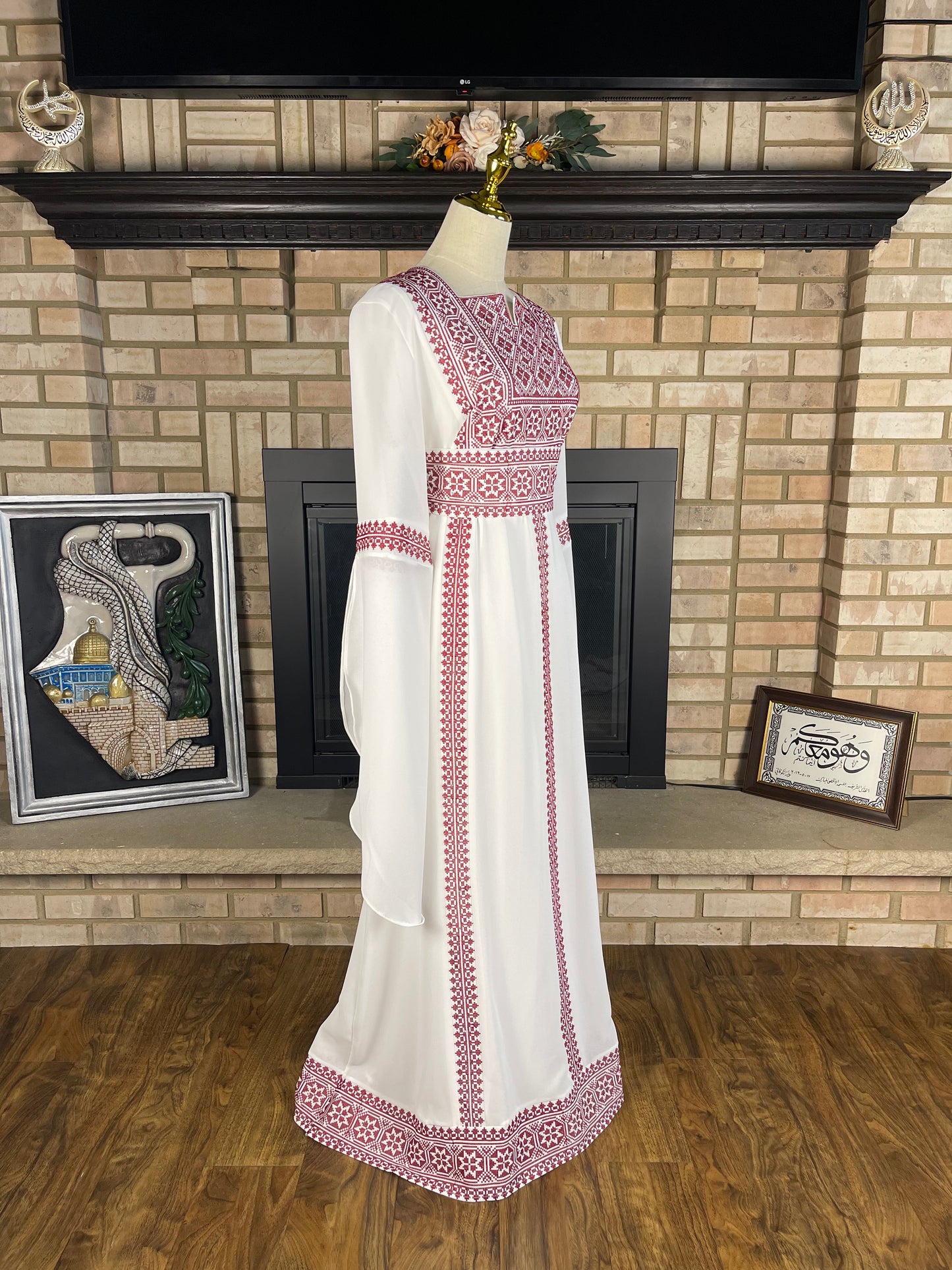 White/Burgundy Tulkarm Thobe