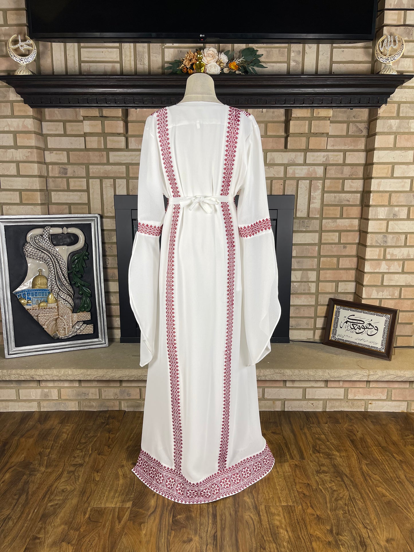 White/Burgundy Tulkarm Thobe