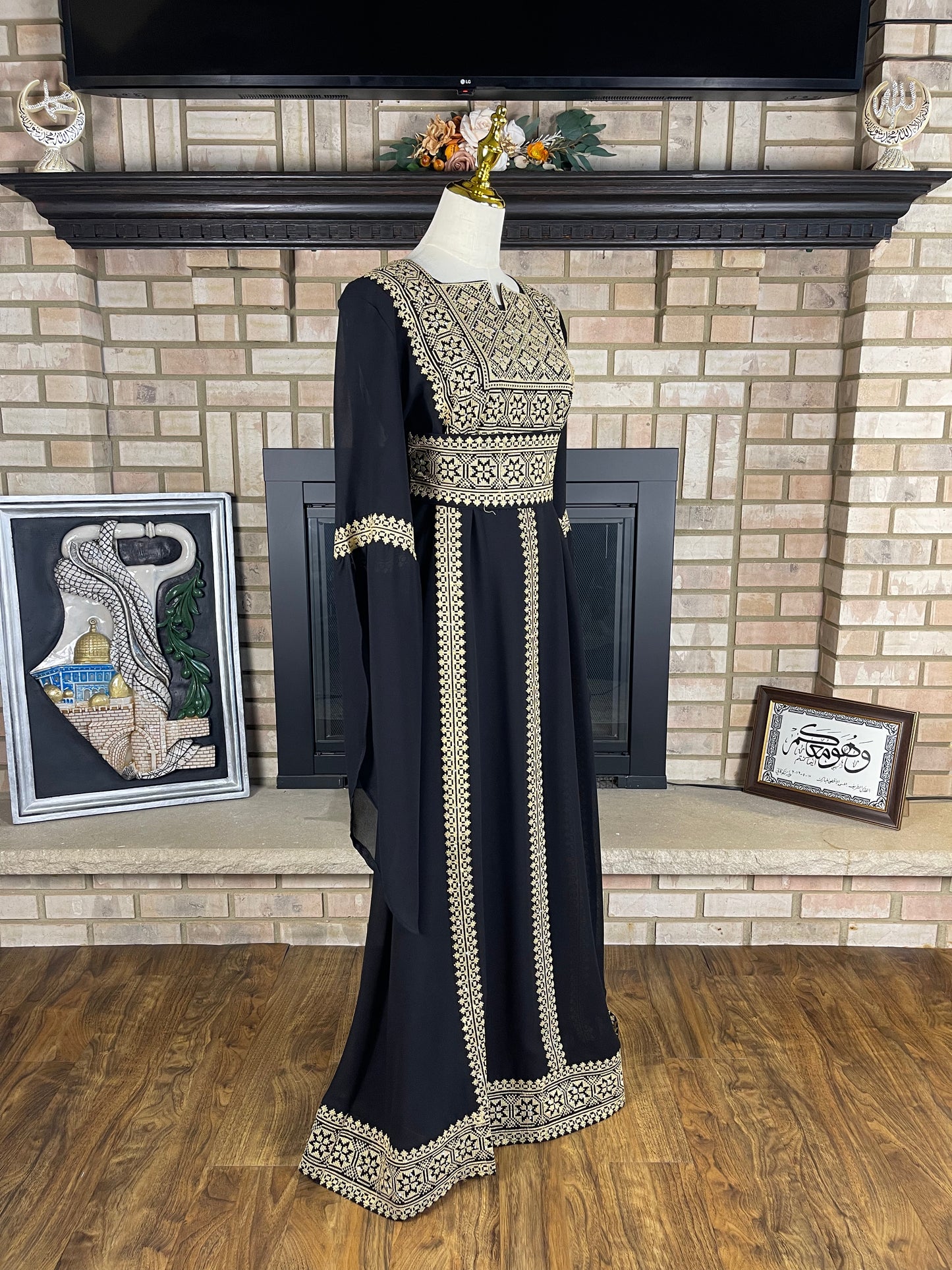 Black/Gold Tulkarm Thobe