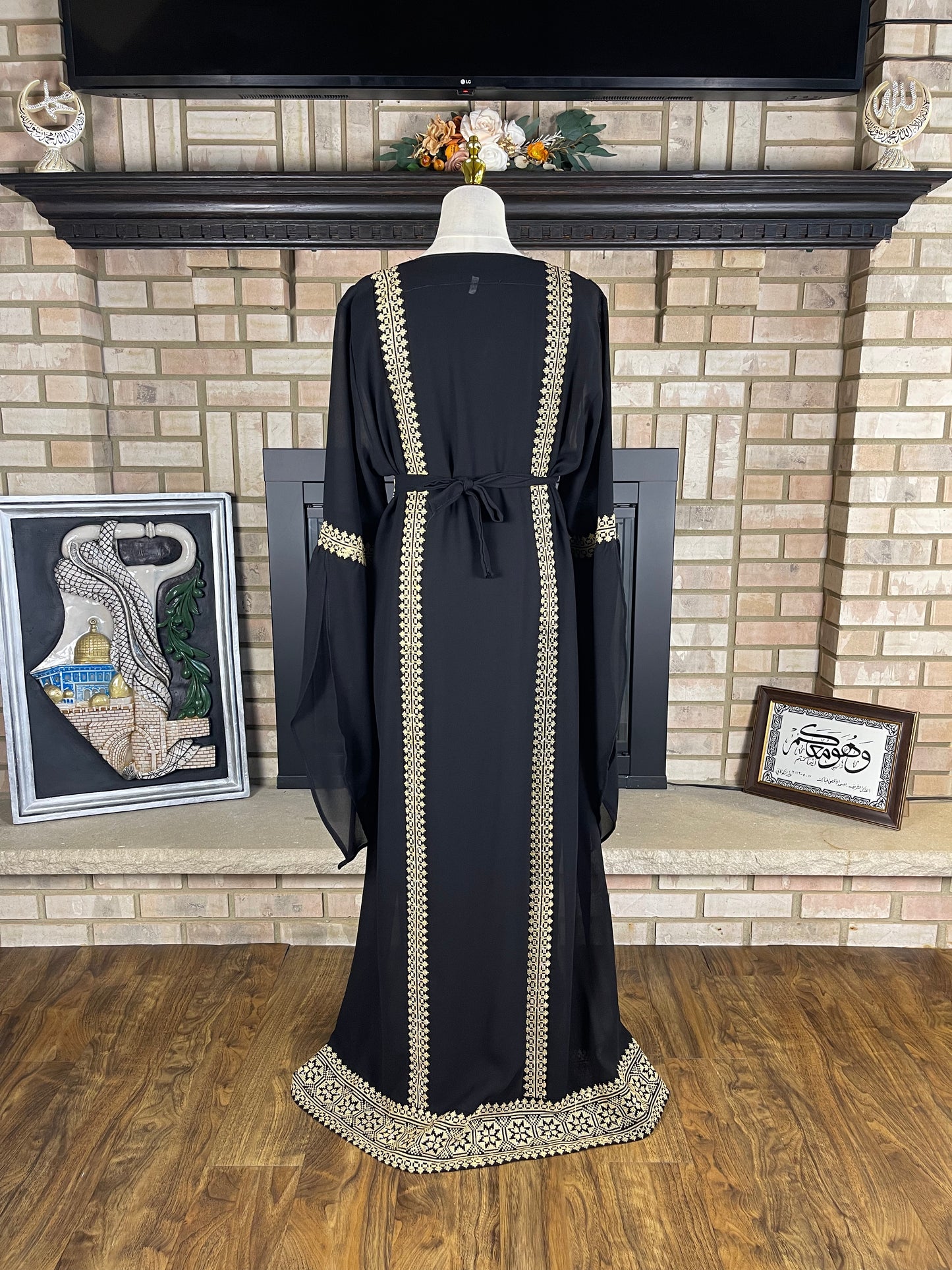Black/Gold Tulkarm Thobe