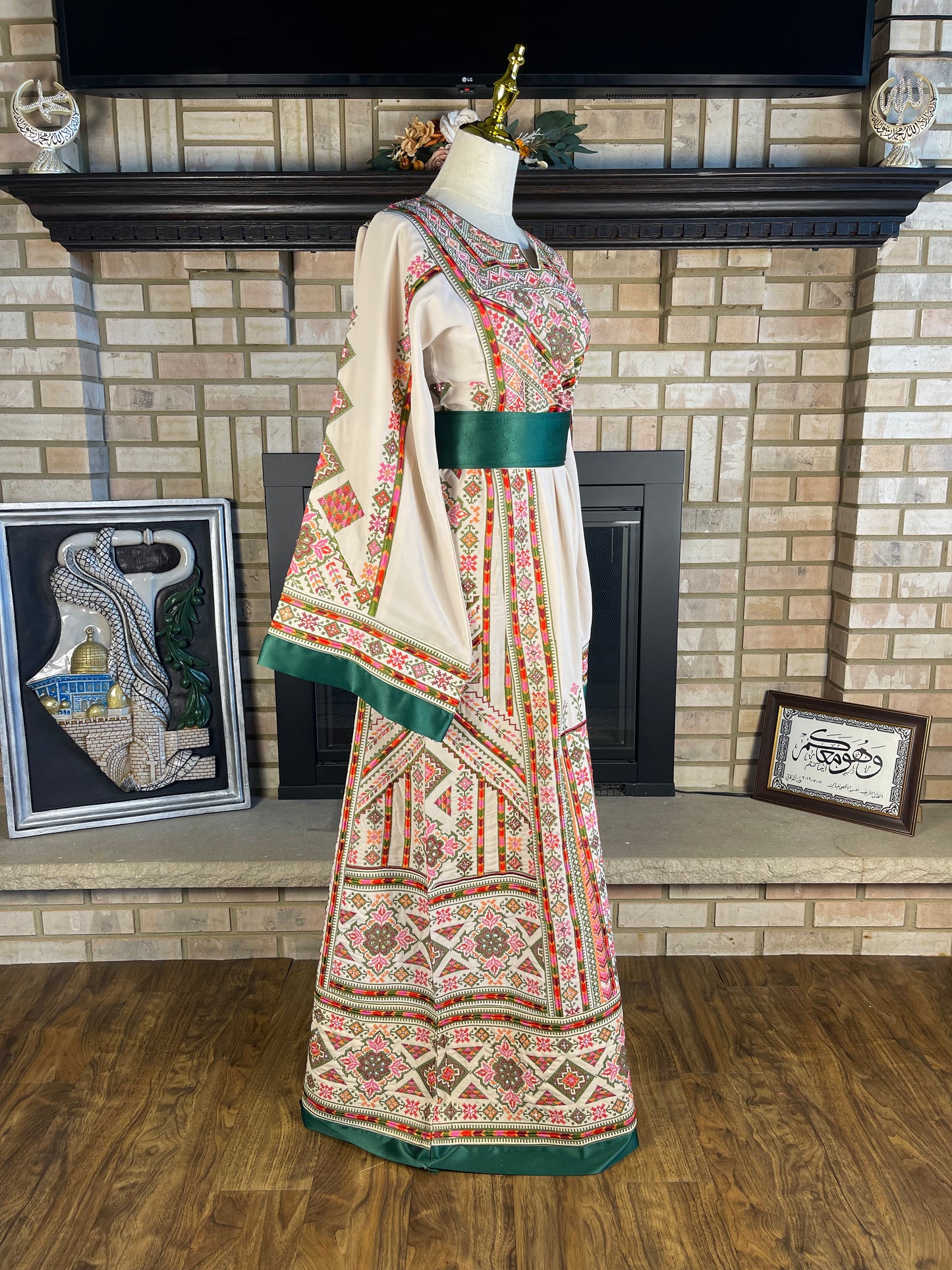 Cream/Green Qalqilya Thobe