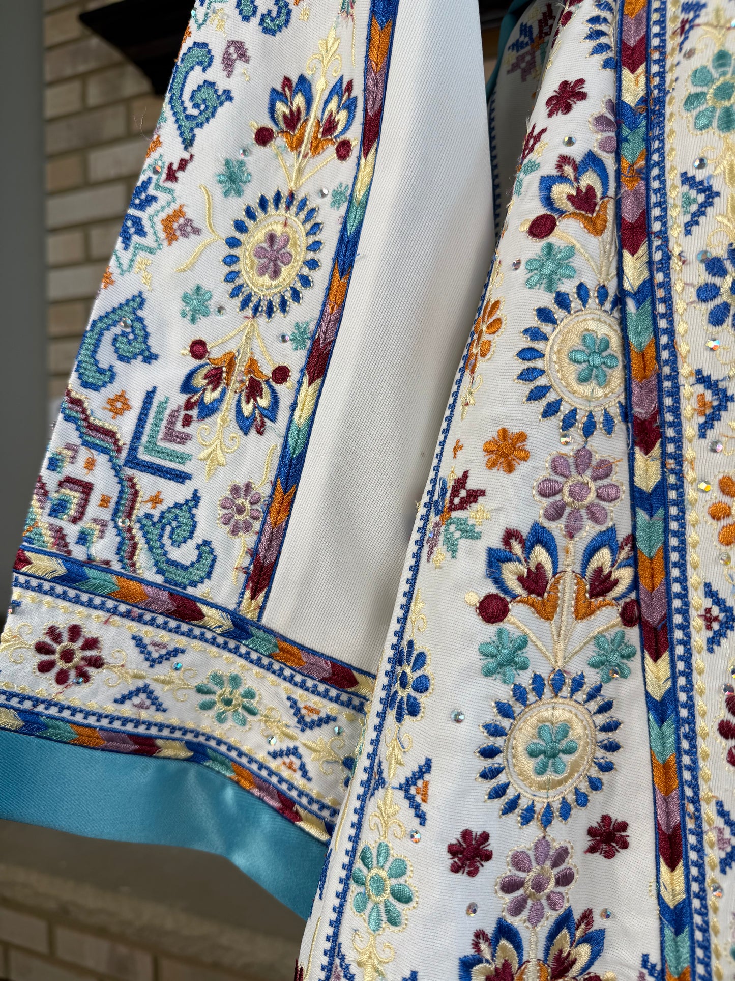 White/Baby Blue Al-Karmil Thobe