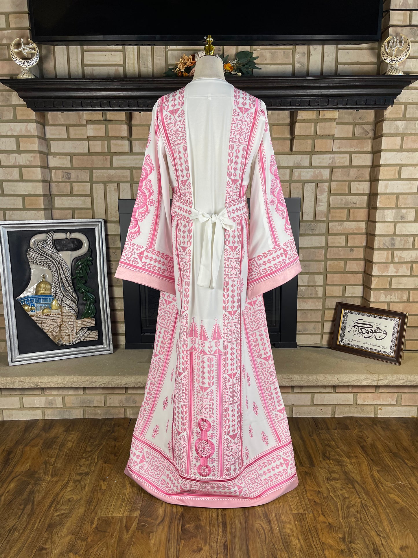 White/Pink Rafah Thobe