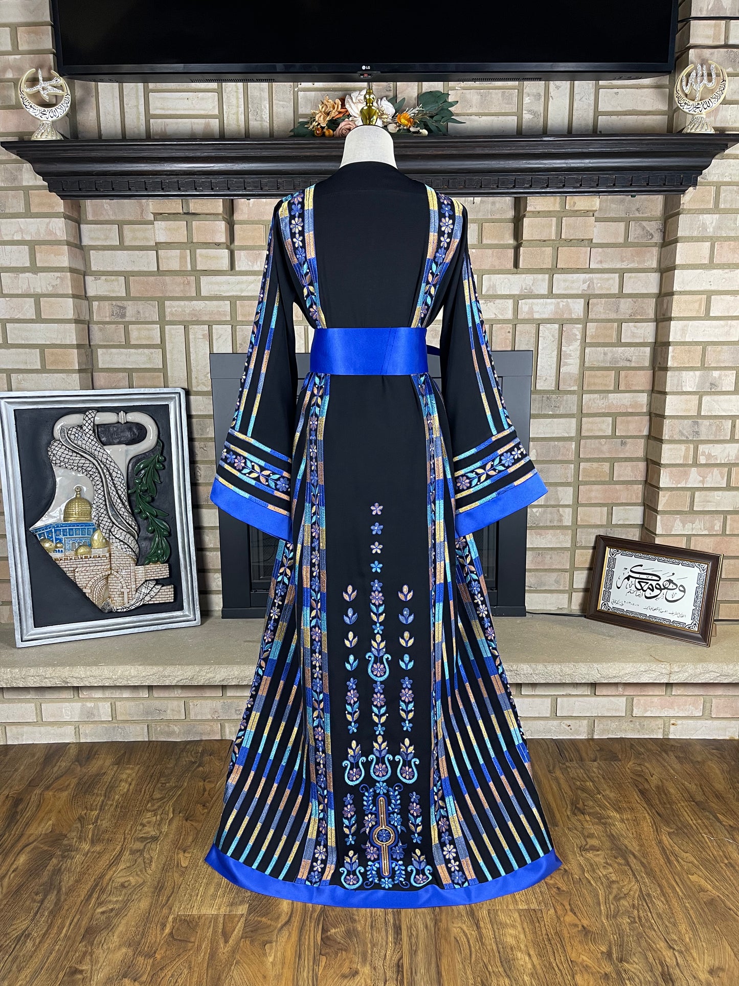 Black/Blue Ajloun Thobe
