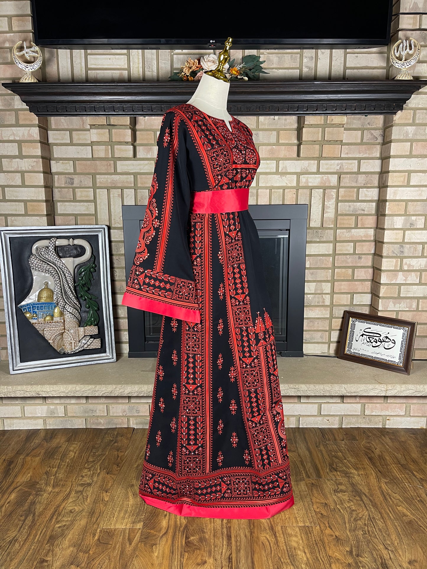 Black/Red Rafah Thobe