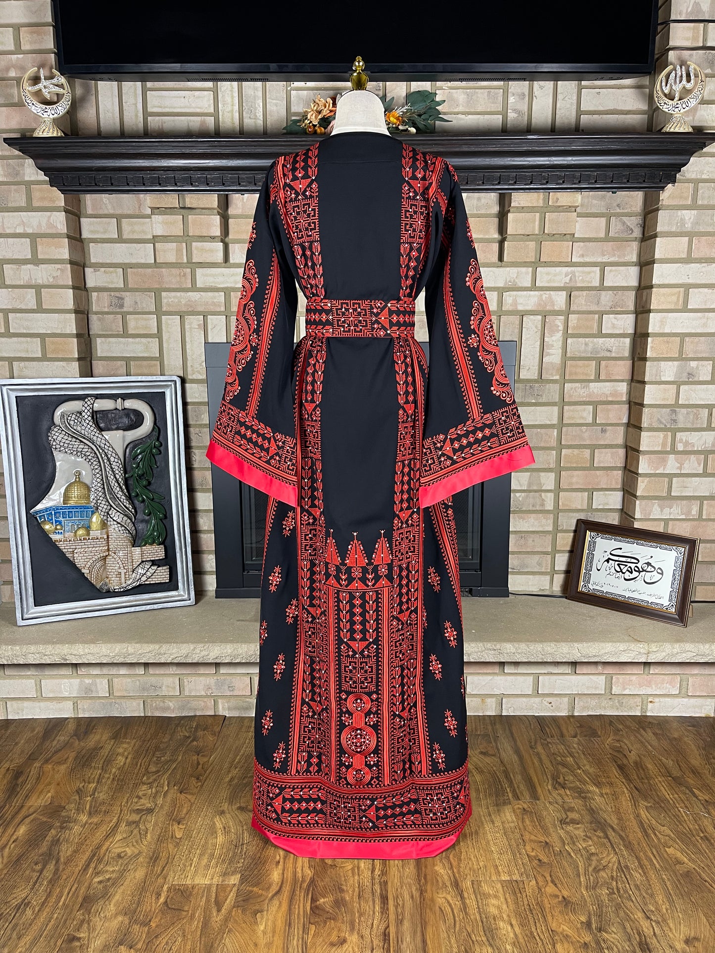Black/Red Rafah Thobe