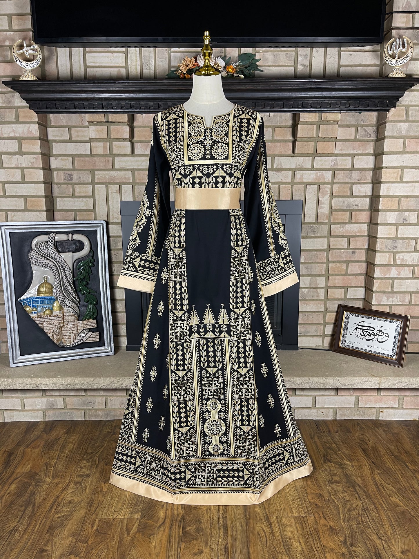 Black/Gold Rafah Thobe