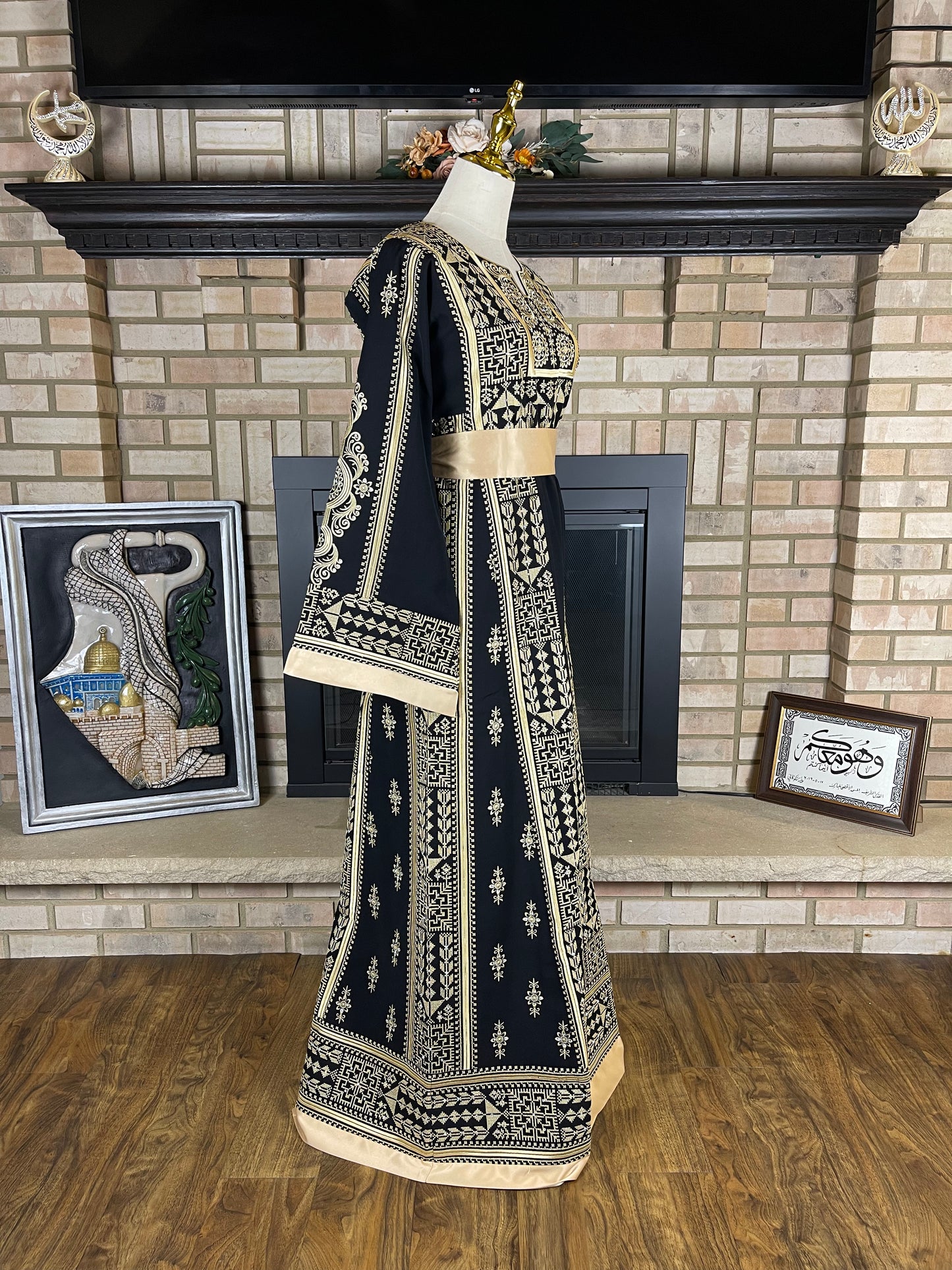 Black/Gold Rafah Thobe