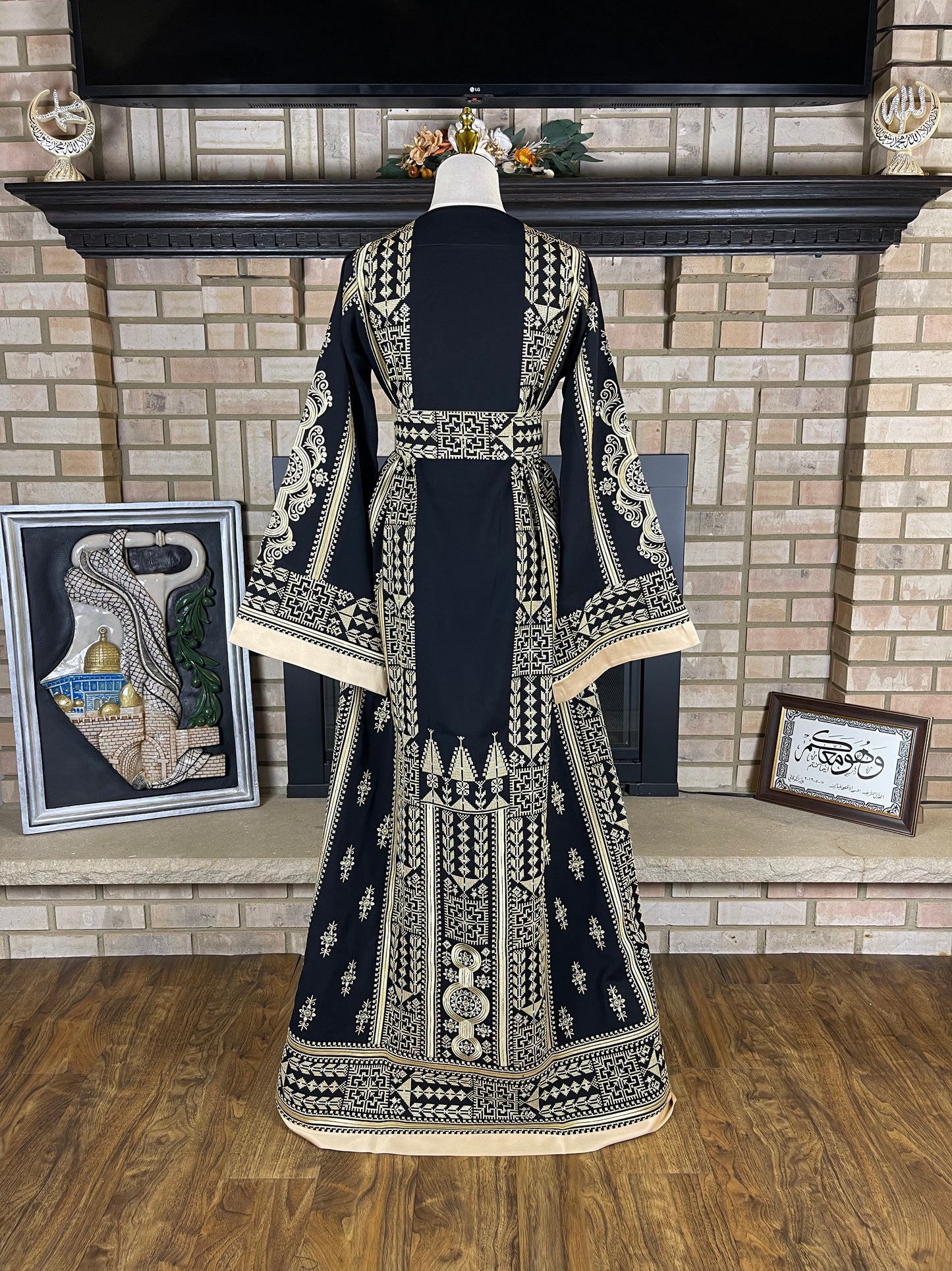 Black/Gold Rafah Thobe